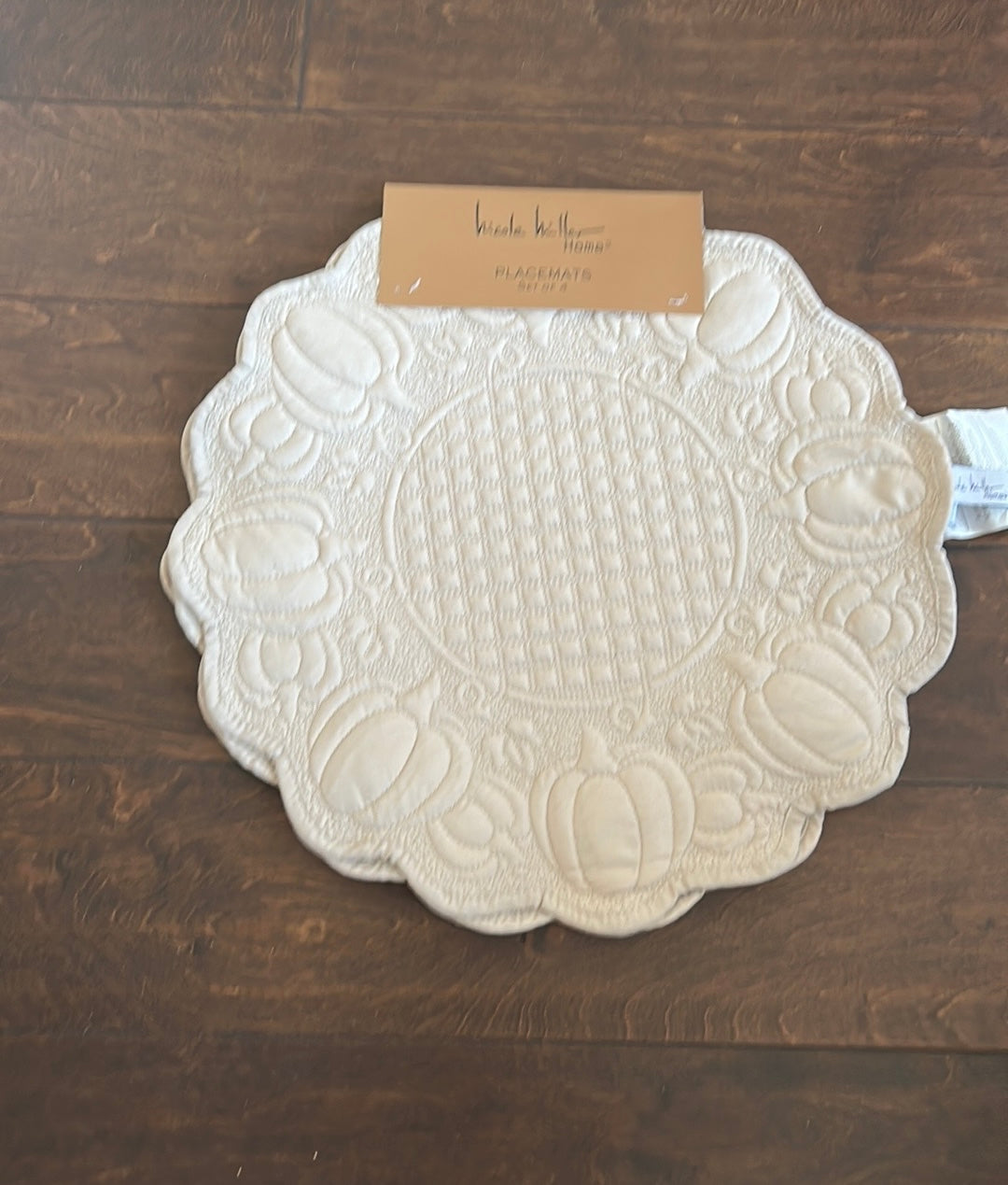 Nicole Miller Set Of 4 Scalloped Edged Beige Pumpkin Quilted Placemats New