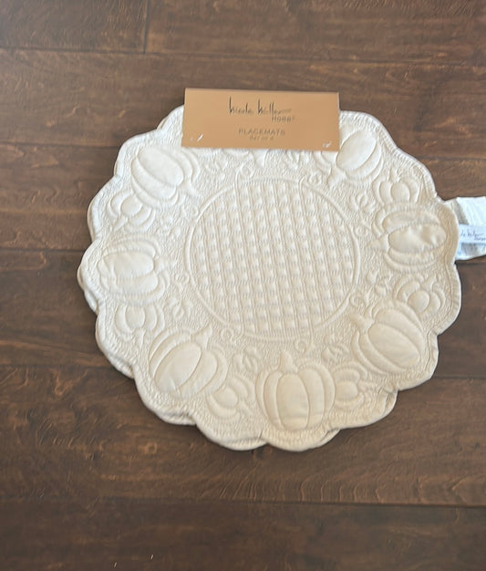 Nicole Miller Set Of 4 Scalloped Edged Beige Pumpkin Quilted Placemats New