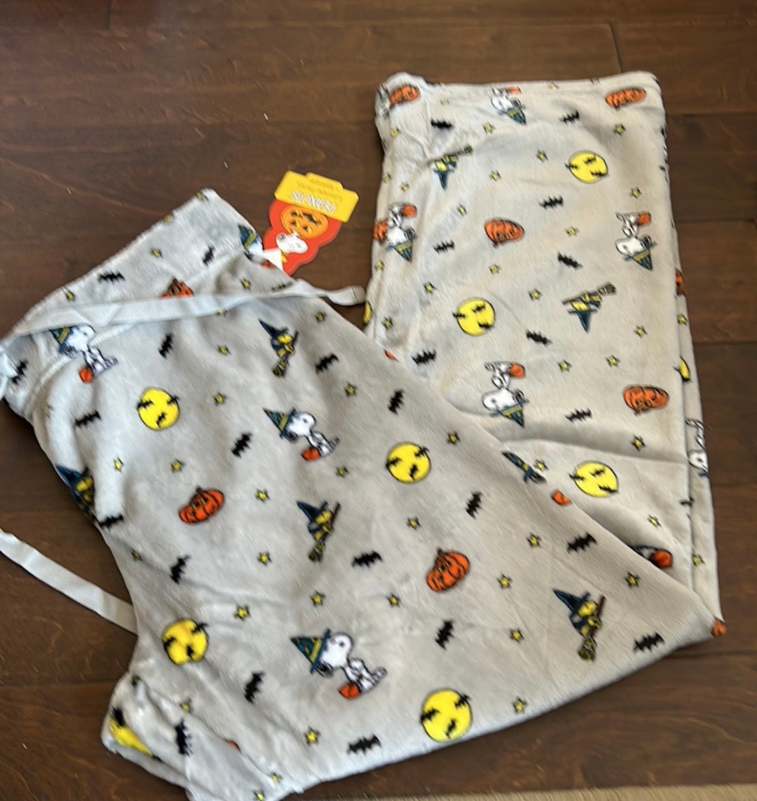 Peanuts womens Halloween Snoopy Pumpkin  Print Plush Pajama Pants New Bats