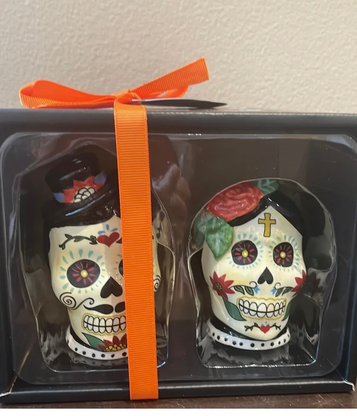 NEW BLUE SKY CLAYWORKS HALLOWEEN DAY OF DEAD SALT AND PEPPER SHAKERS SUGAR SKULL