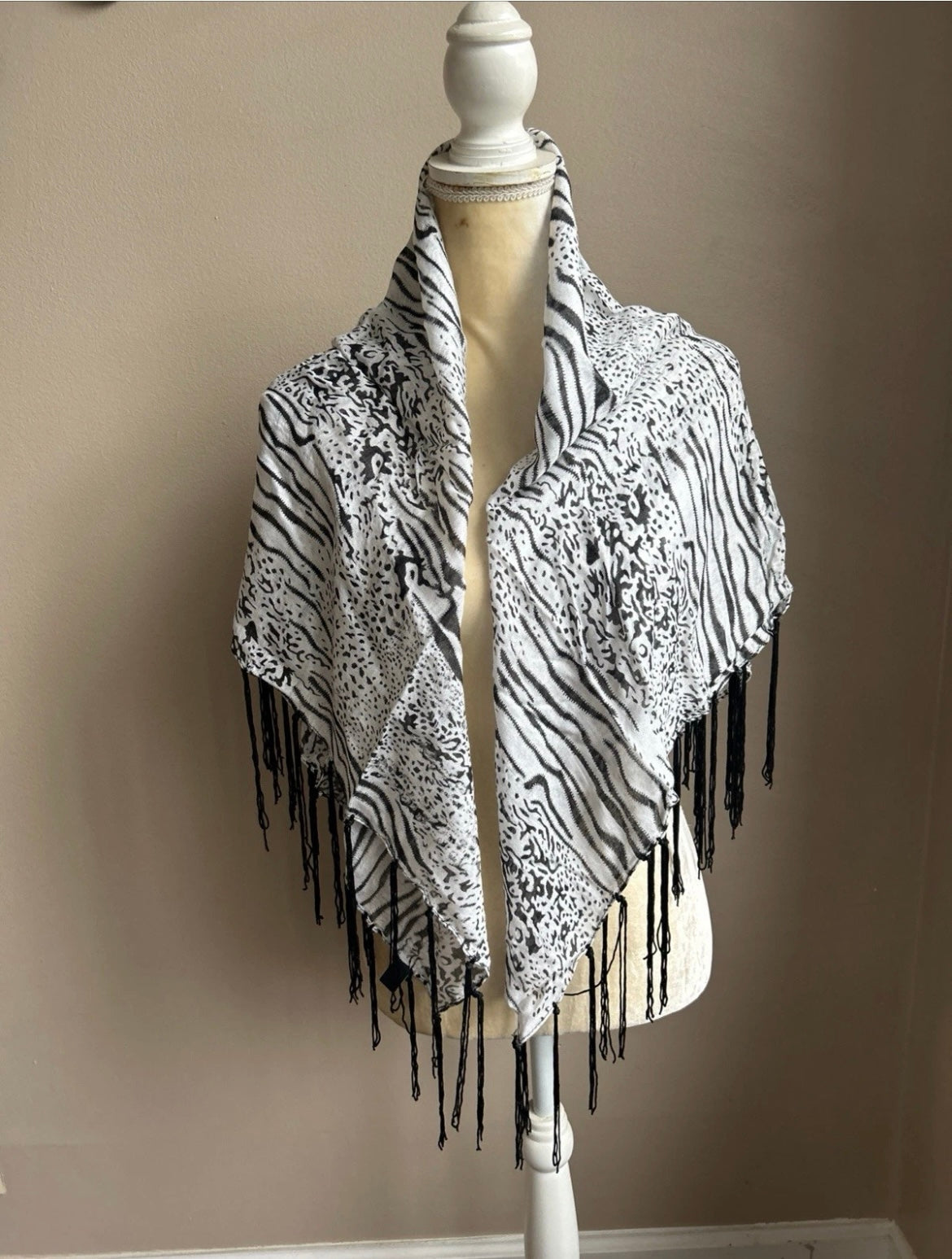 New Women’s Animal Print Fringed Scarf 5000-3102