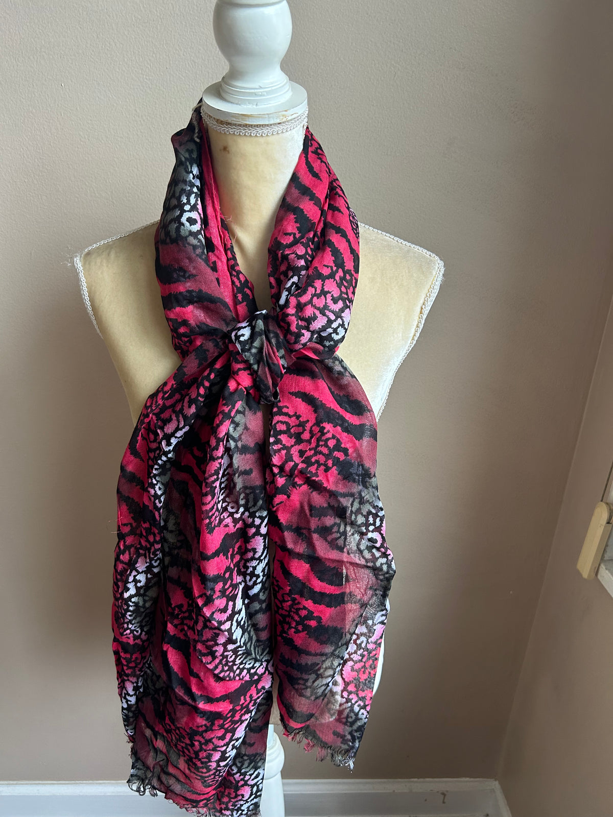 New Women’s Scarf Animal Print Red Black Multicolor Viscose Raw Edged 5000-3102