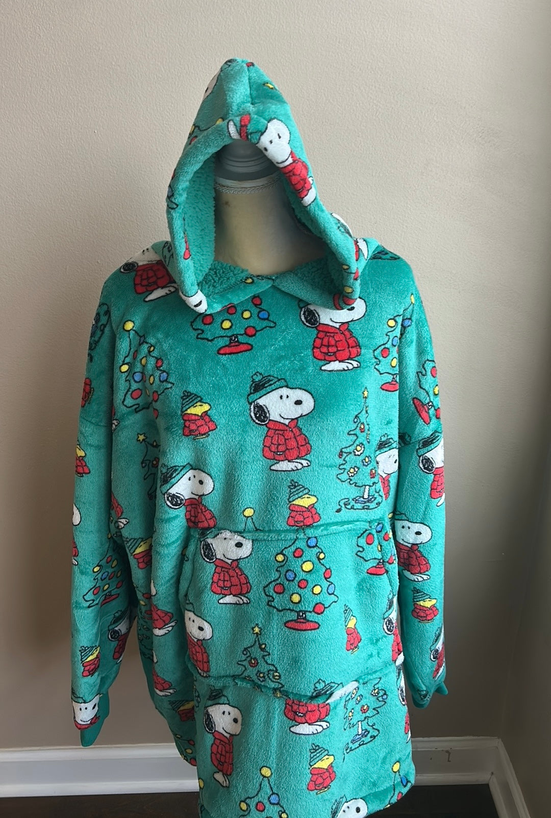 Snoopy Peanuts Poncho Christmas Lights Faux Sherpa Lined New Gift OS Hooded