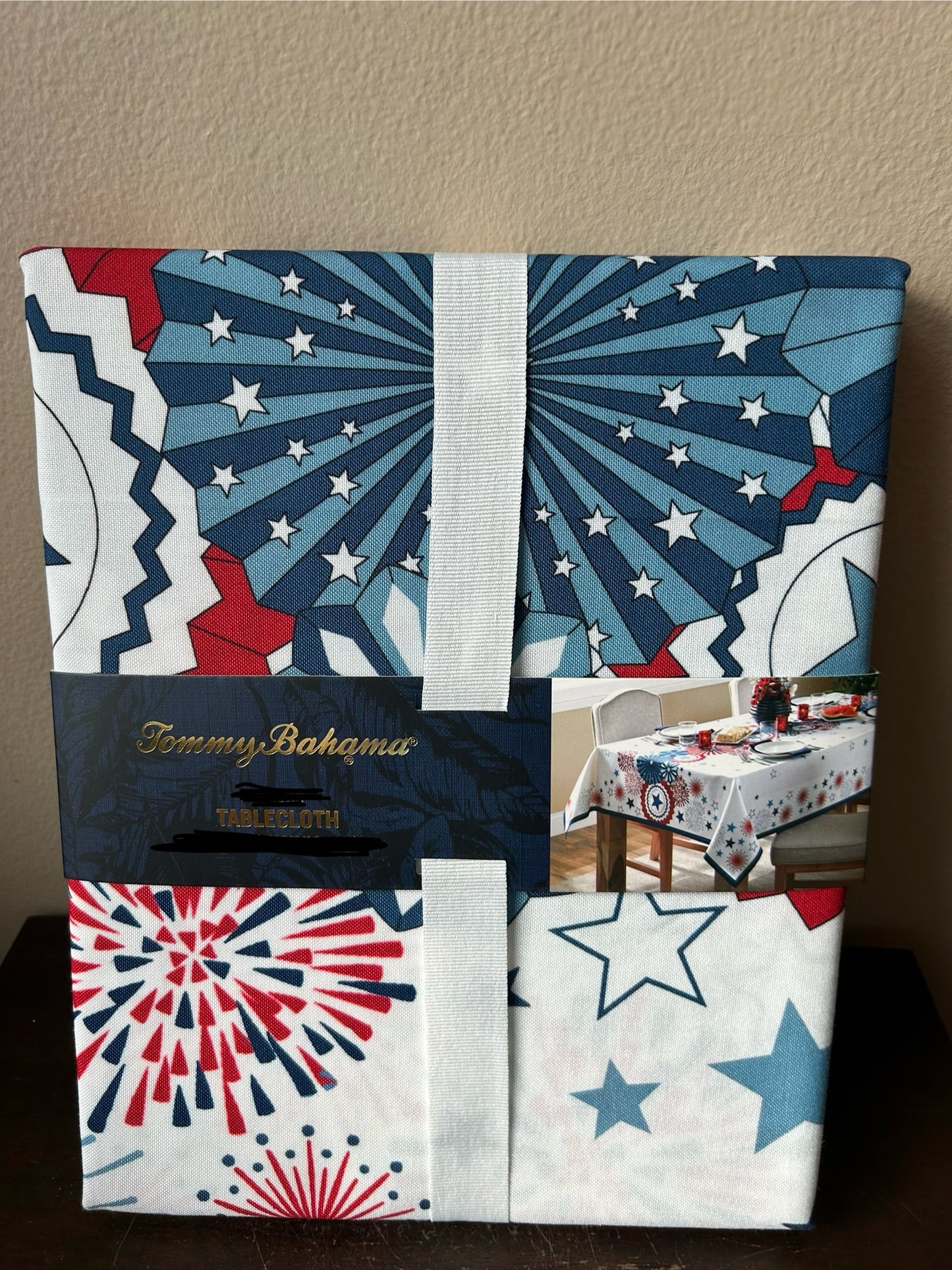 New Tommy Bahama Americana Tablecloth Floral Red White Blue Oblong 60”x84”