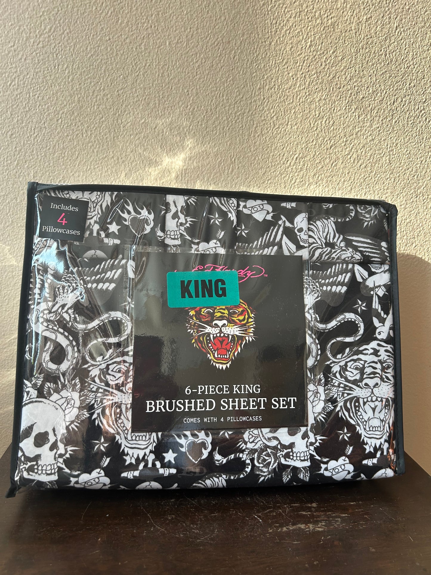 Ed Hardy New King 6 Pc Sheet Set Halloween Skulls Snakes Black White
