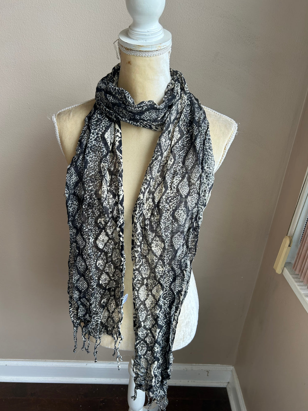 New Womens Printed Scarf  Fringed Multicolor Lurex 5002-3102