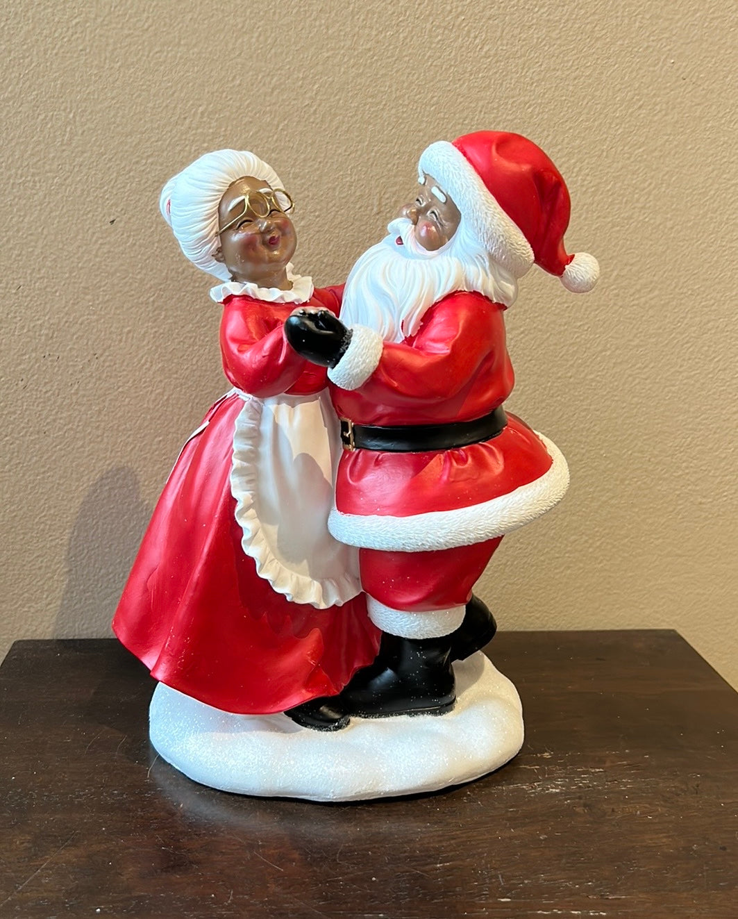 Cute Mr & Mrs Santa Claus Dancing Pose African American Tabletop New Figurine