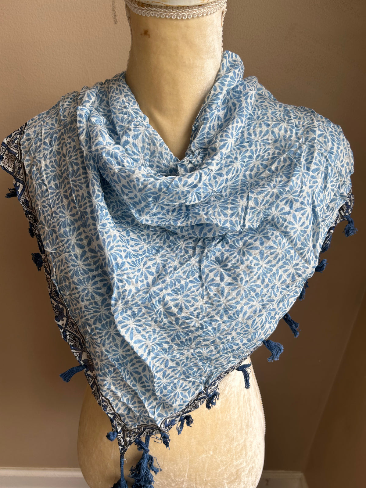 New Womens Scarf Multicolor Blue White Floral 5002-3102 Tassles