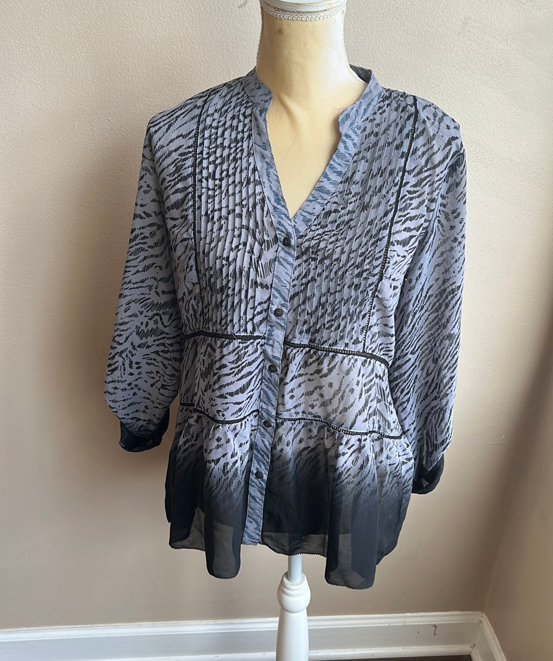 Bke Boutique Womens Blouse Top New Animal Print Pinktucks Gray Black ST2225