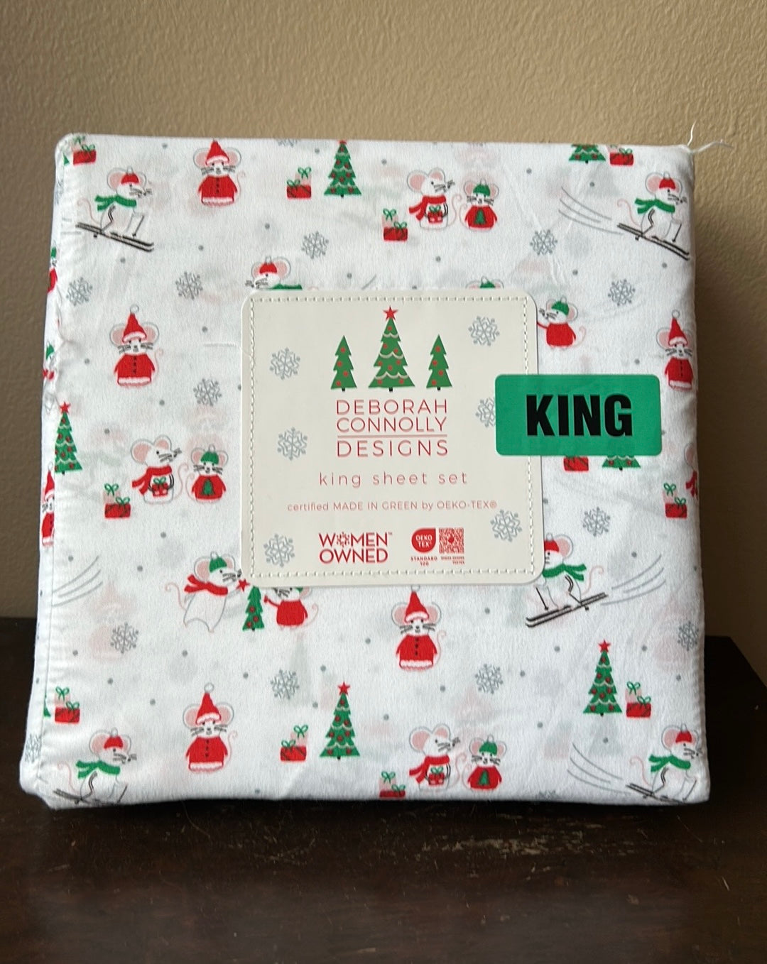 Deborah Connolly Sheet Set New Microber Mouse Sledding Christmas Trees