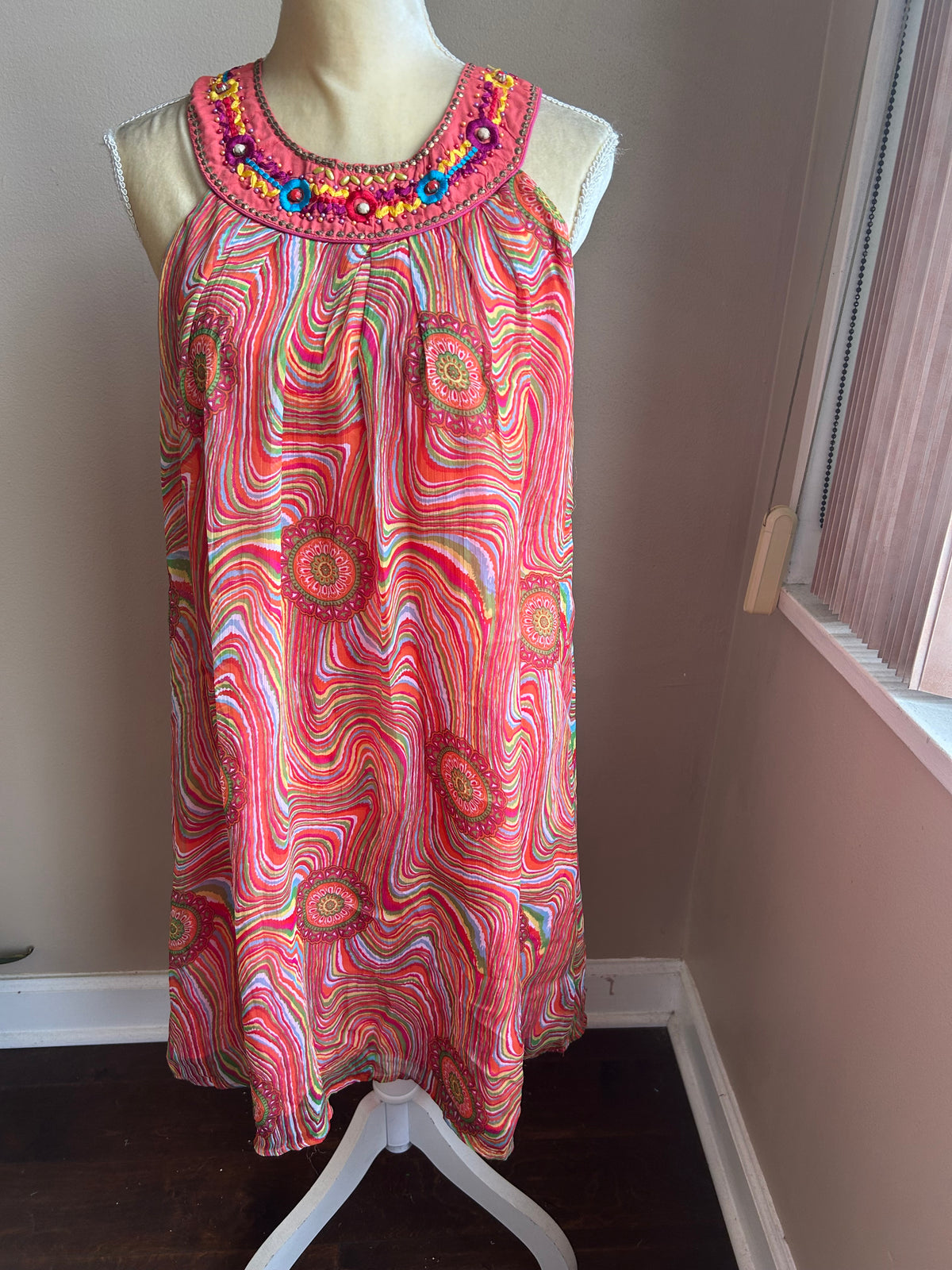 Mystery Women’s Multicolor Sleeveless Embroidered Sz M Lined 5003