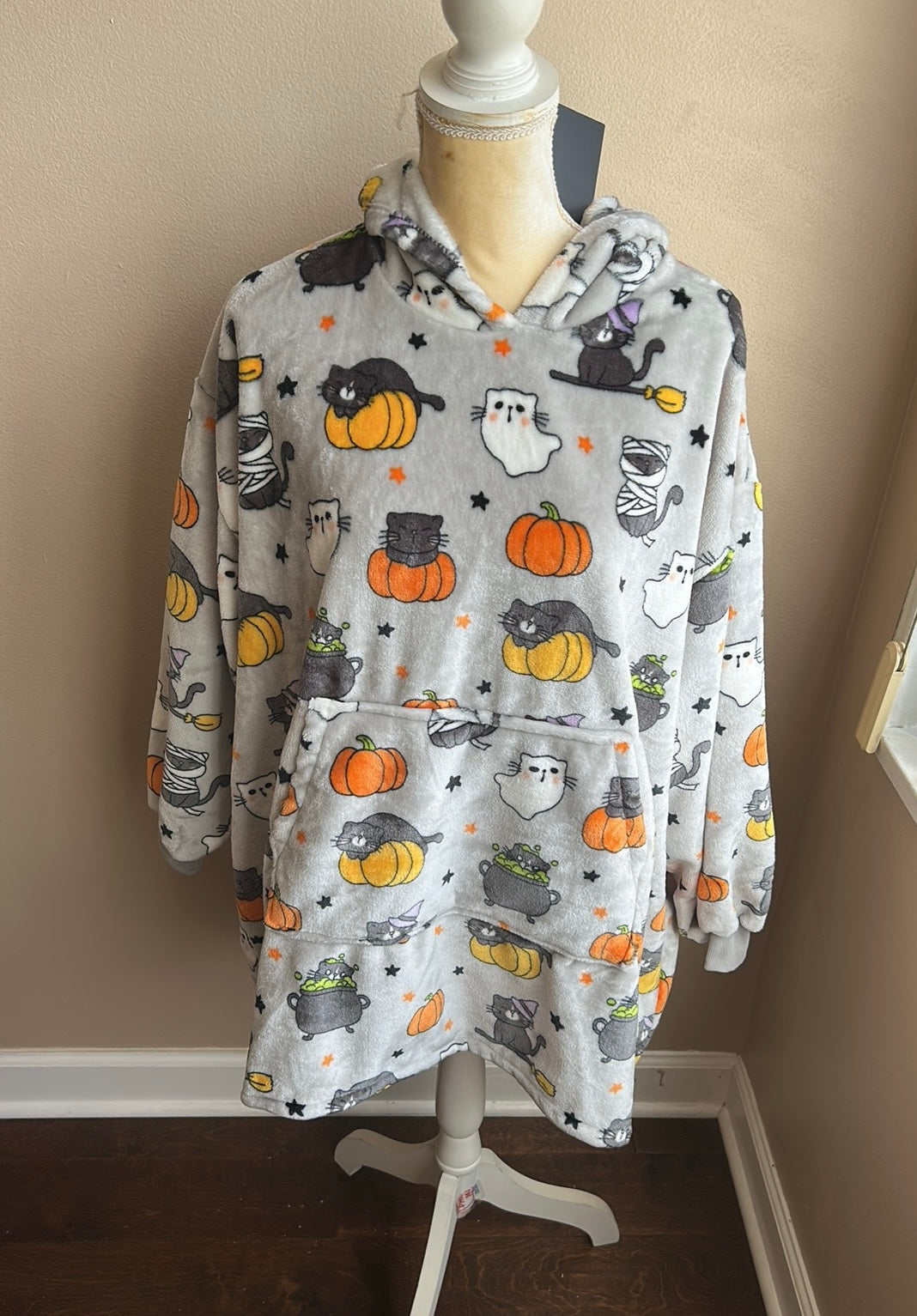 Marlo Lorenz Throwzy Poncho Mummy Cat Pumpkins New OS Hooded Halloween