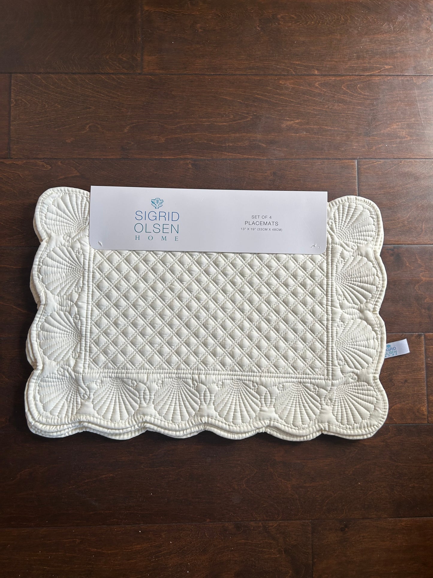 Sigrid Olsen 4 Scalloped Edged  Seashells Quilted Placemats New Off White New