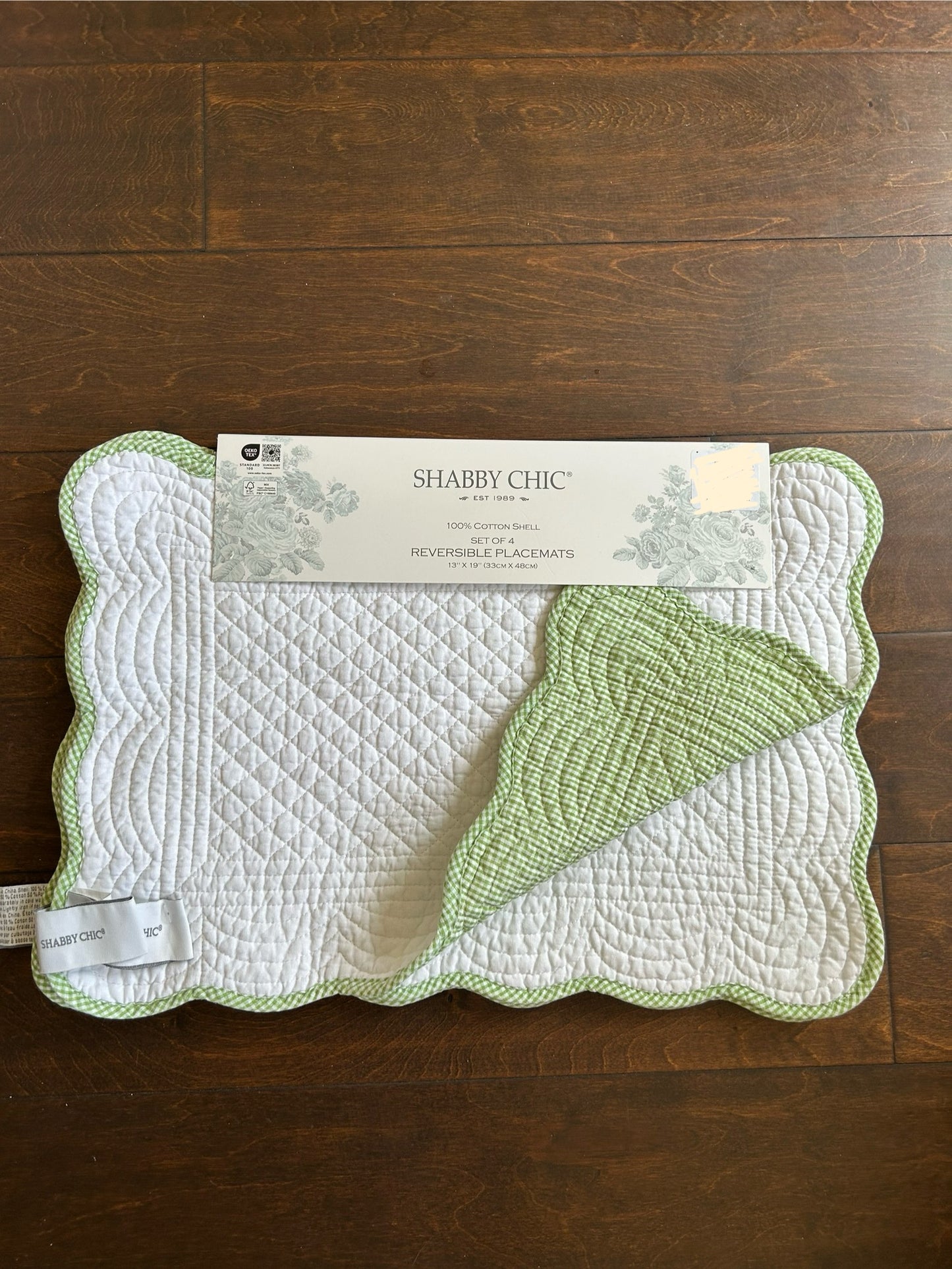 Shabby Chic 4 Scalloped Edged  Quilted Placemats New White Green Reversible