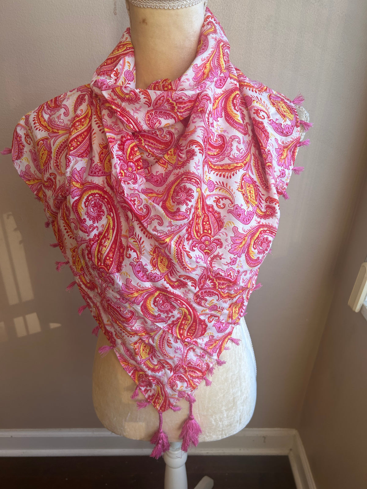 Rue 21 Womens Scarf Multicolor Pink White Paisely  5002-3102 Tassles