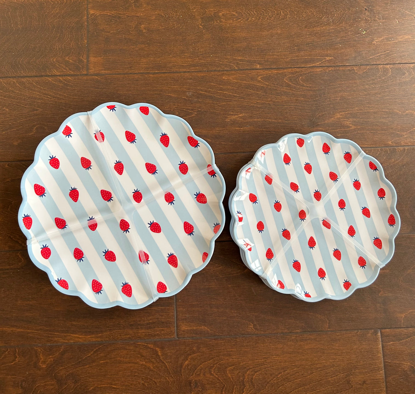 New Americana Dinnerware Set 8 Pc Melamine Strawberry Red White Blue July 4th