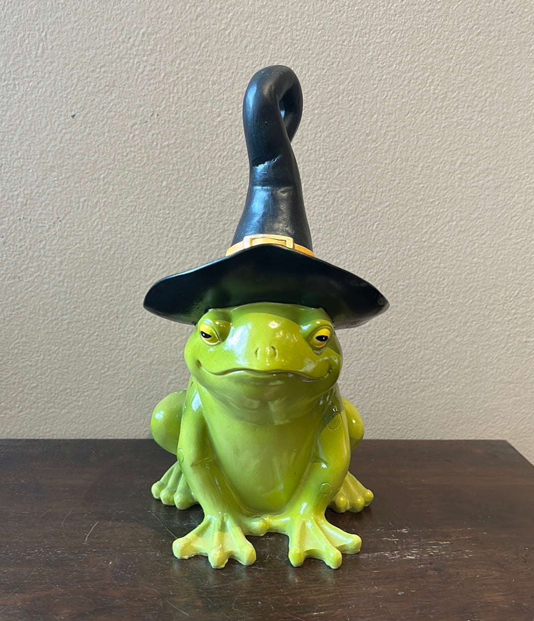 Cute Green frog With Witch Hat Halloween Home Decor New Figurine