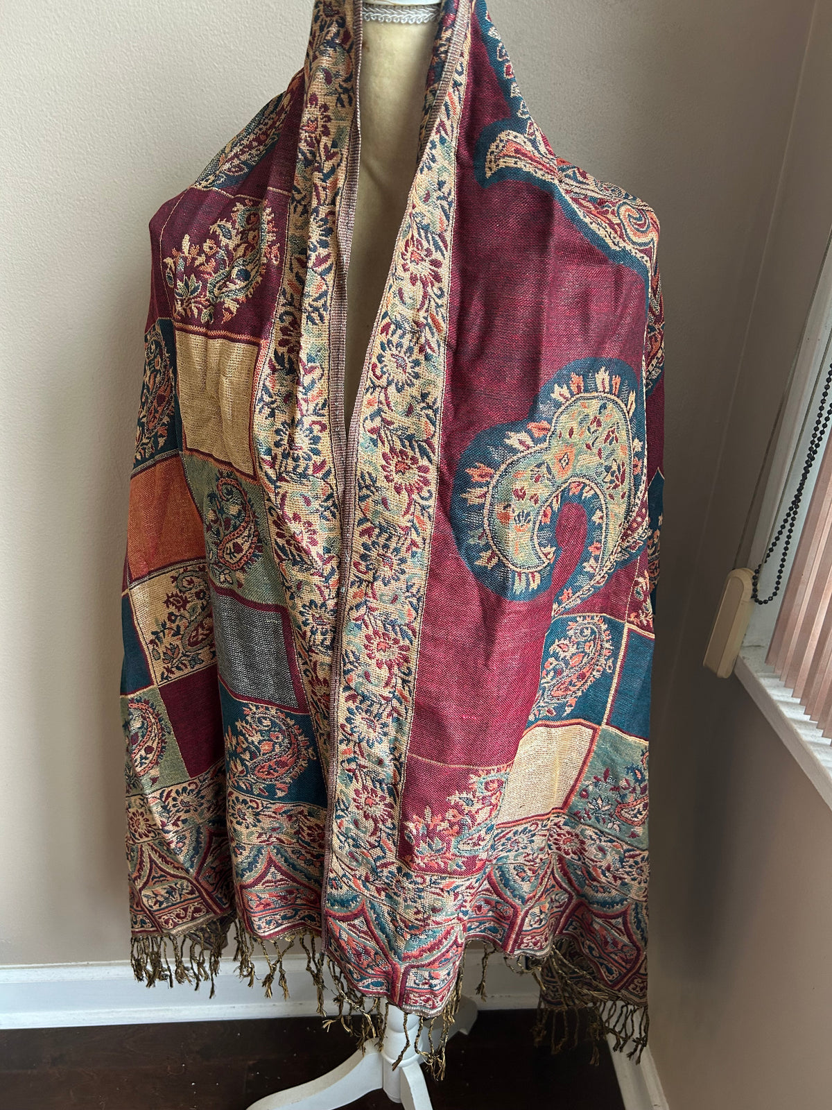 Avenue Women’s Shawl Wrap Scarf Paisely Print New Floral Fringed 5002