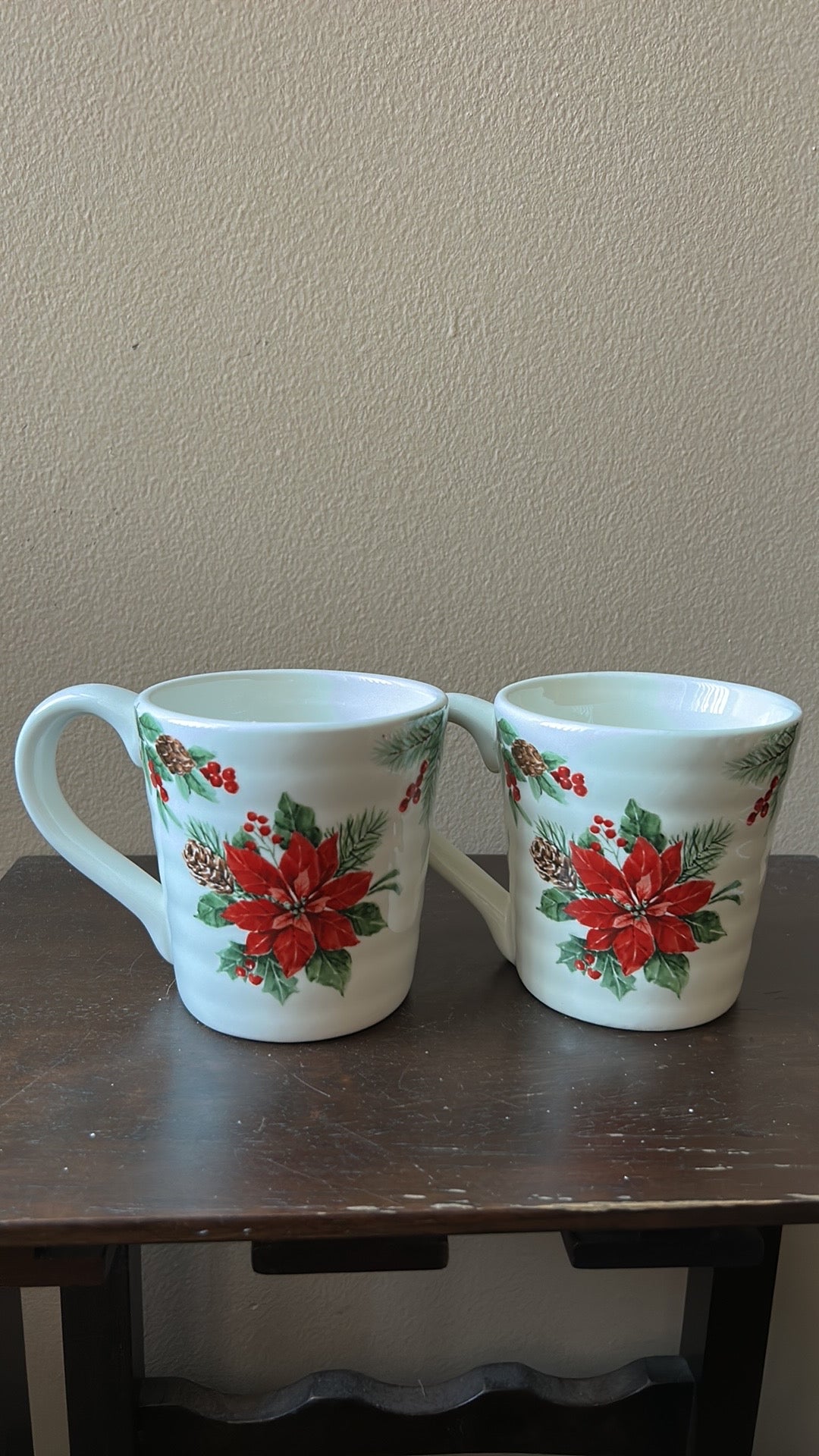 Maxcera set of 4 Christmas Mugs New Poinsettia Holly Berries Ceramic