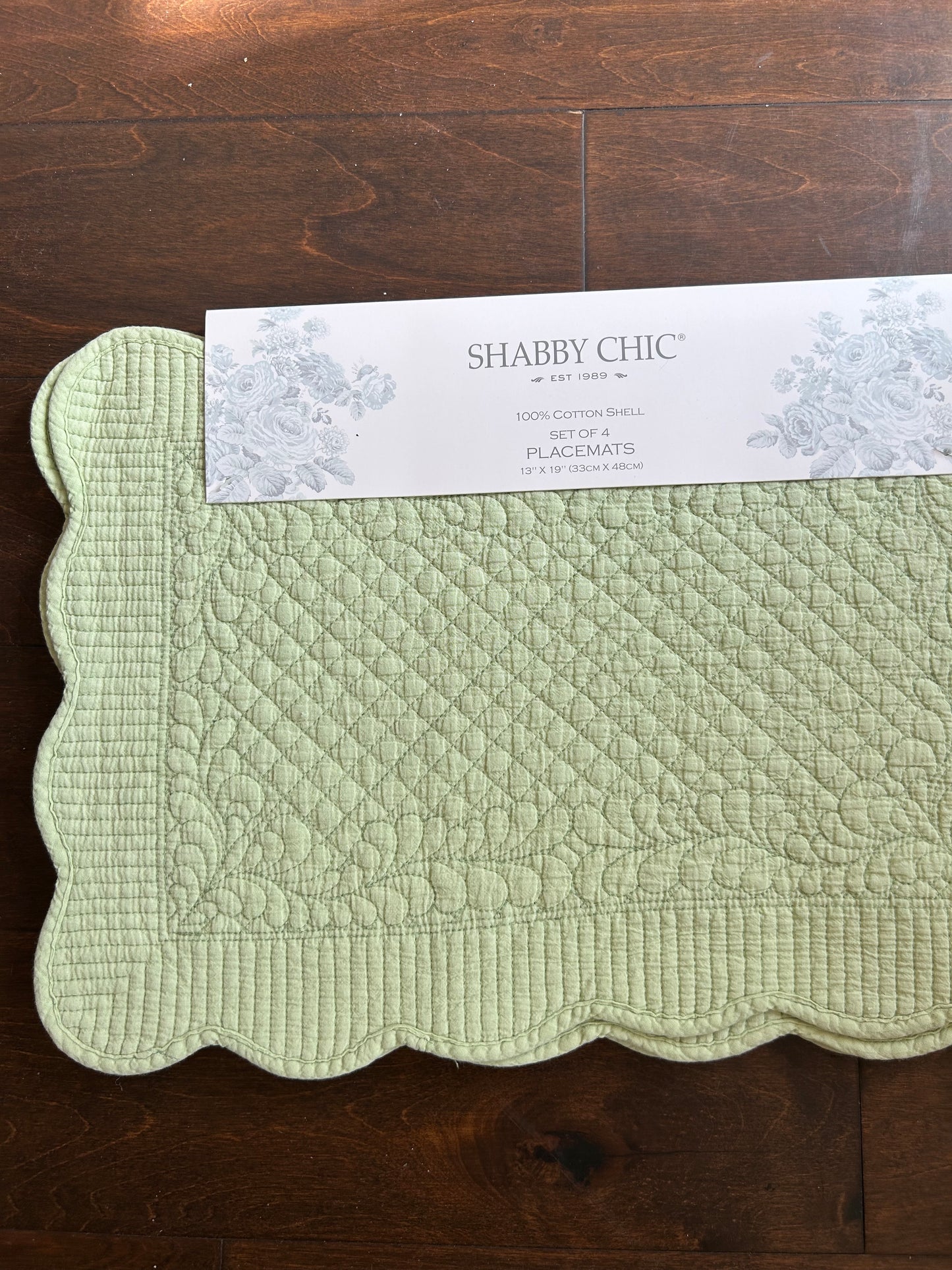 Shabby Chic 4 Scalloped Edged  Quilted Placemats New Light Green
