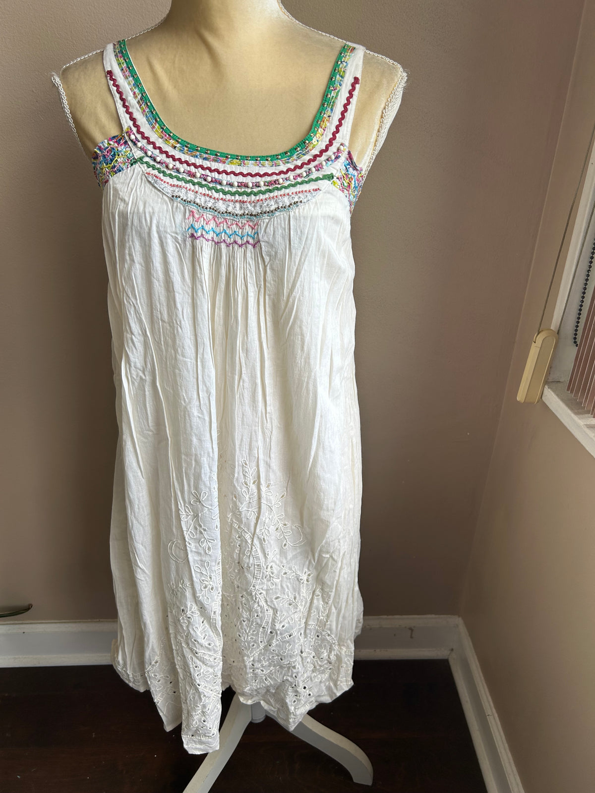 Mystery Women’s Embroidered Smocked Dress Sz S Cotton Lined White 5003