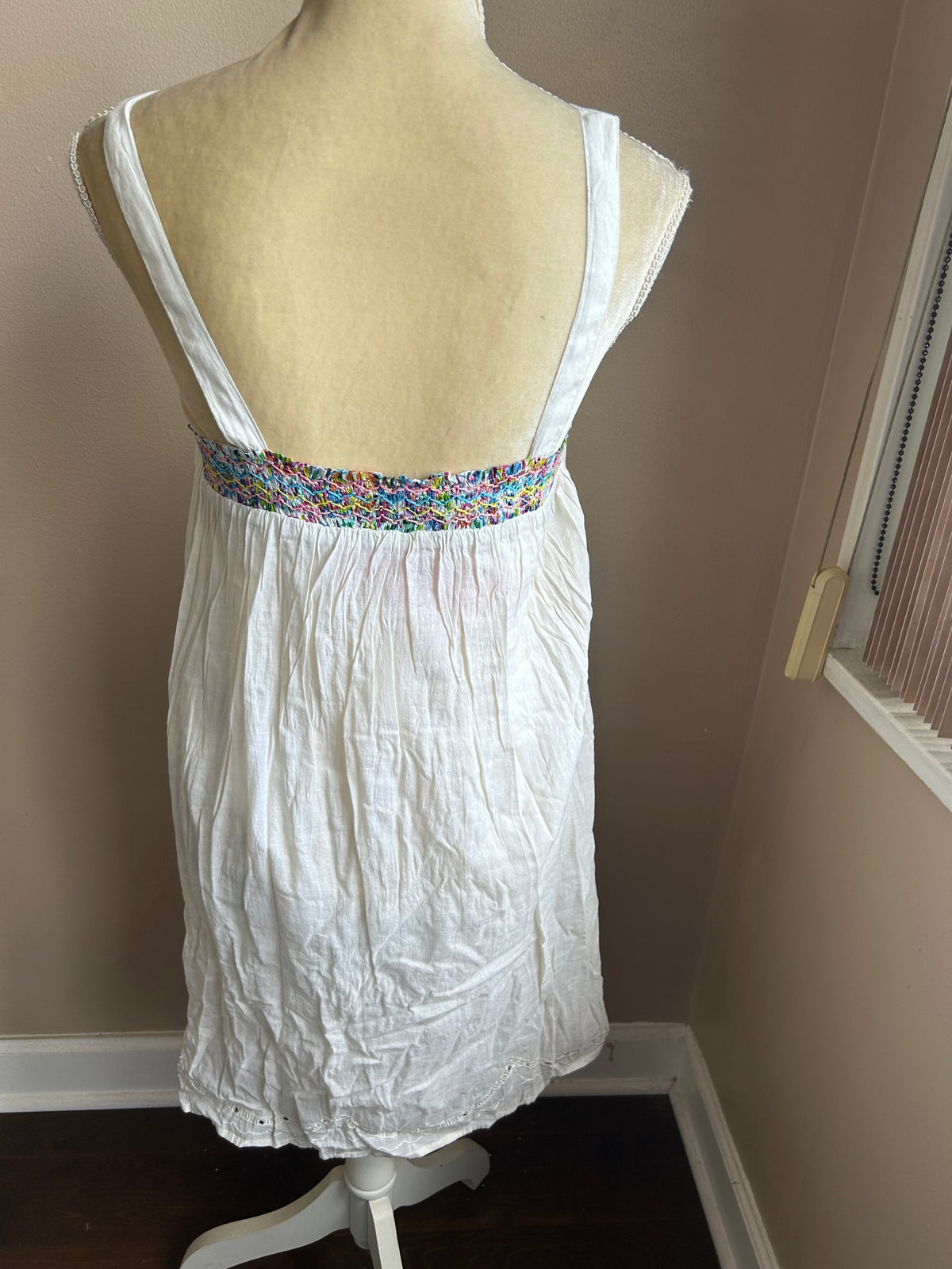 Mystery Women’s Embroidered Smocked Dress Sz S Cotton Lined White 5003