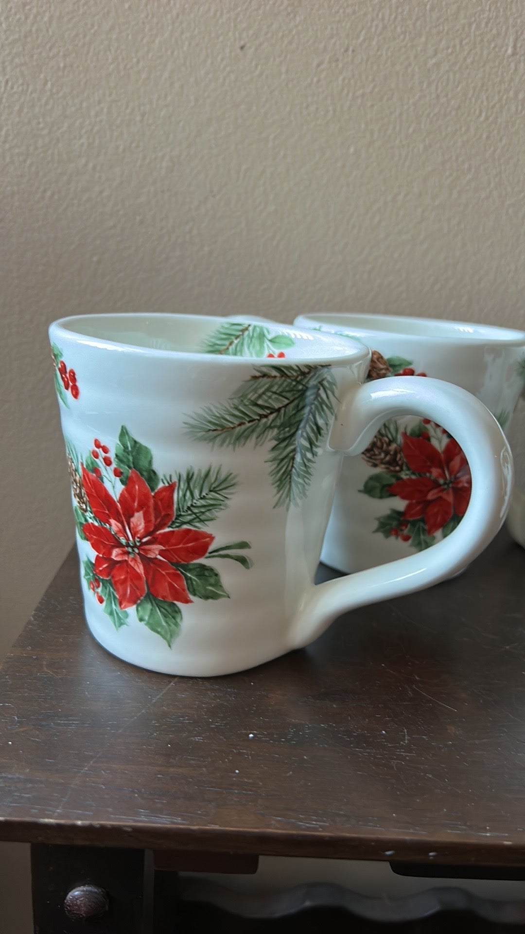 Maxcera set of 4 Christmas Mugs New Poinsettia Holly Berries Ceramic