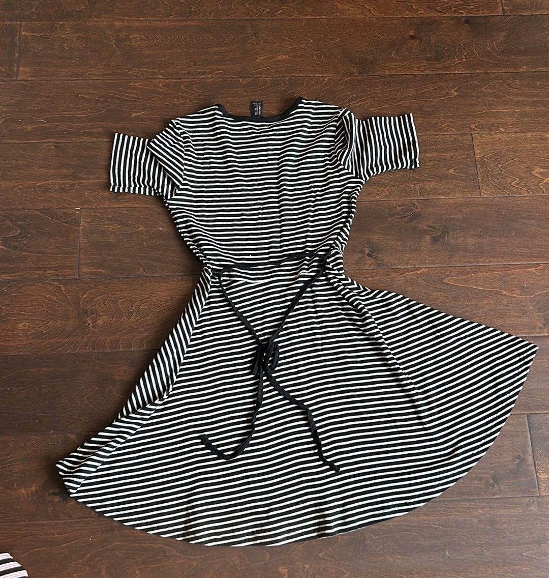2 Forever 21 Young Girls Sz M Skater Style Dress Striped Pink Black ST1525