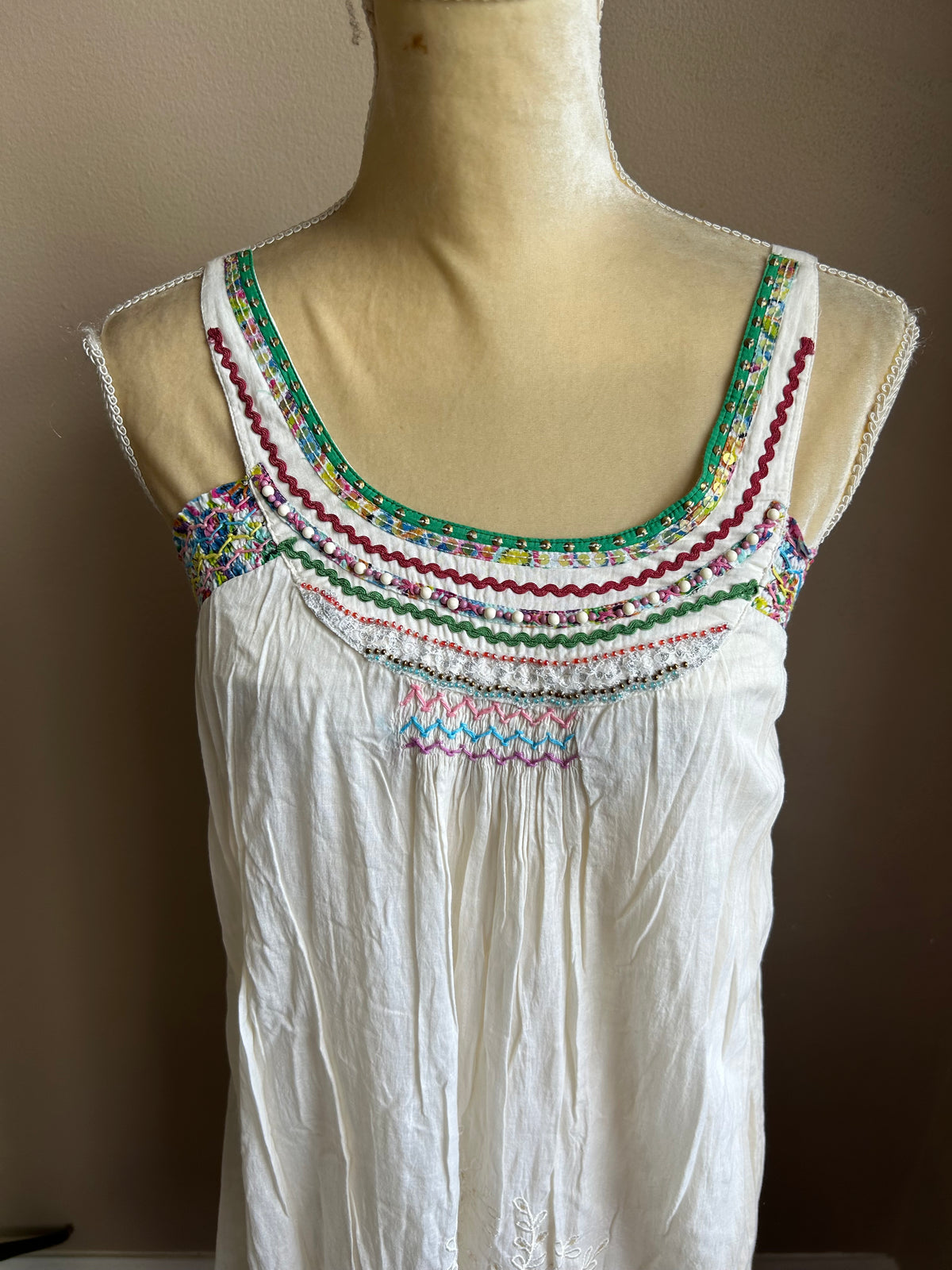Mystery Women’s Embroidered Smocked Dress Sz S Cotton Lined White 5003