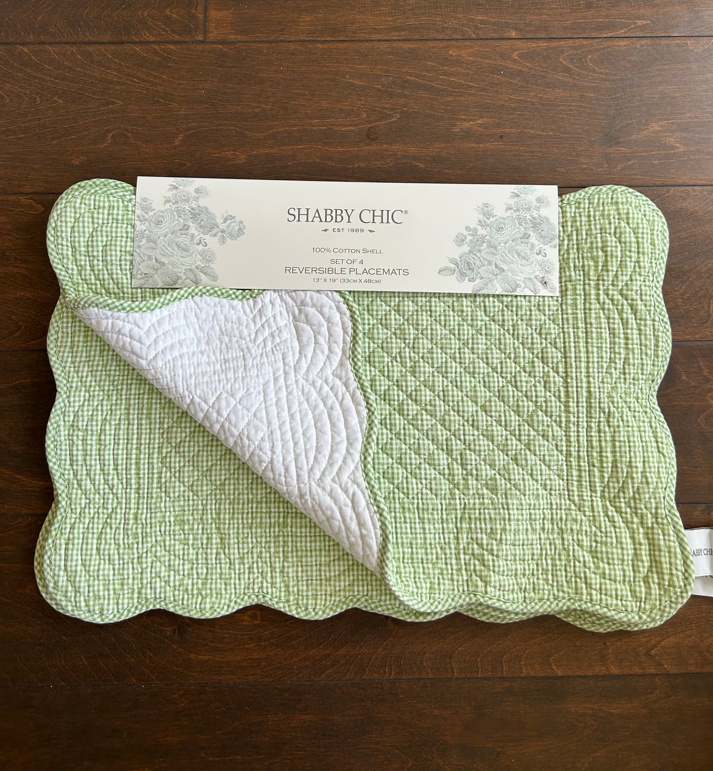 Shabby Chic 4 Scalloped Edged  Quilted Placemats New White Green Reversible