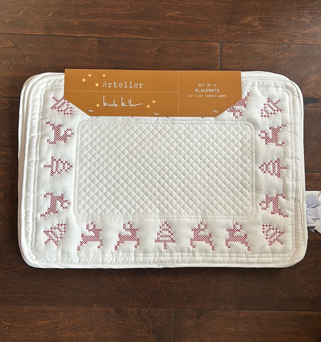 Atelier Nicole Miller Christmas 4 Placemats New Reindeer Embroidered Quilted