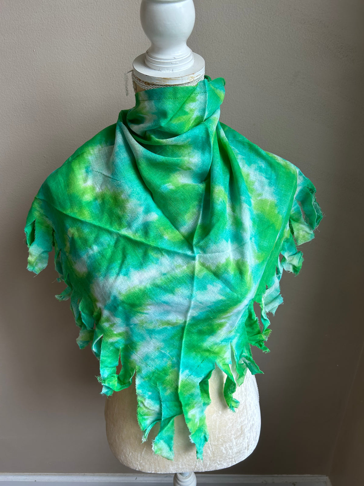 New Womens Scarf Tye Dye Multicolor Green 5002-3102 Triangle Shaped