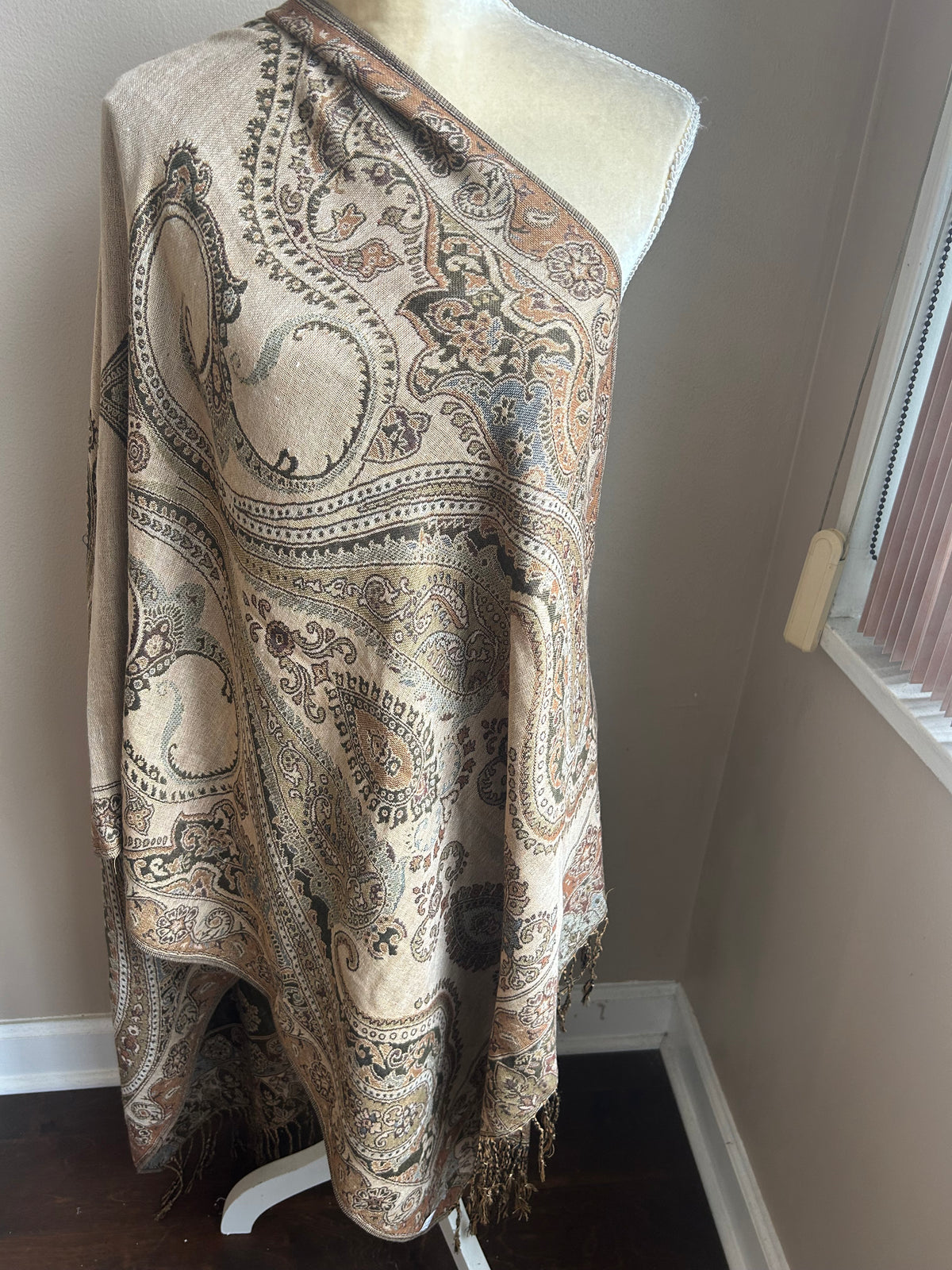 Women’s Shawl Wrap Scarf Reversible Paisely Print New Floral Fringed 5002