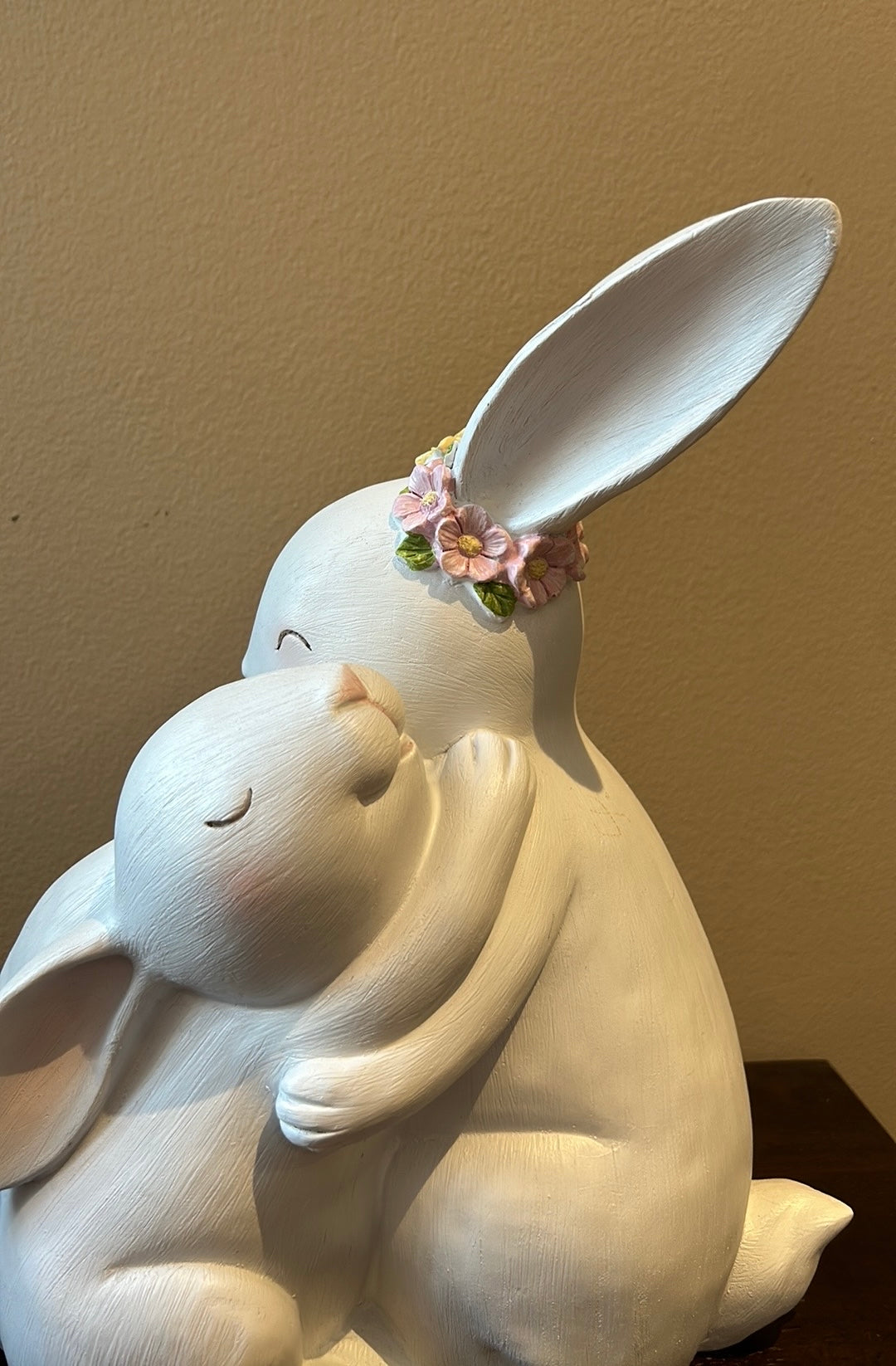 New Easter Mommy And Baby Bunny Figurine Hugging