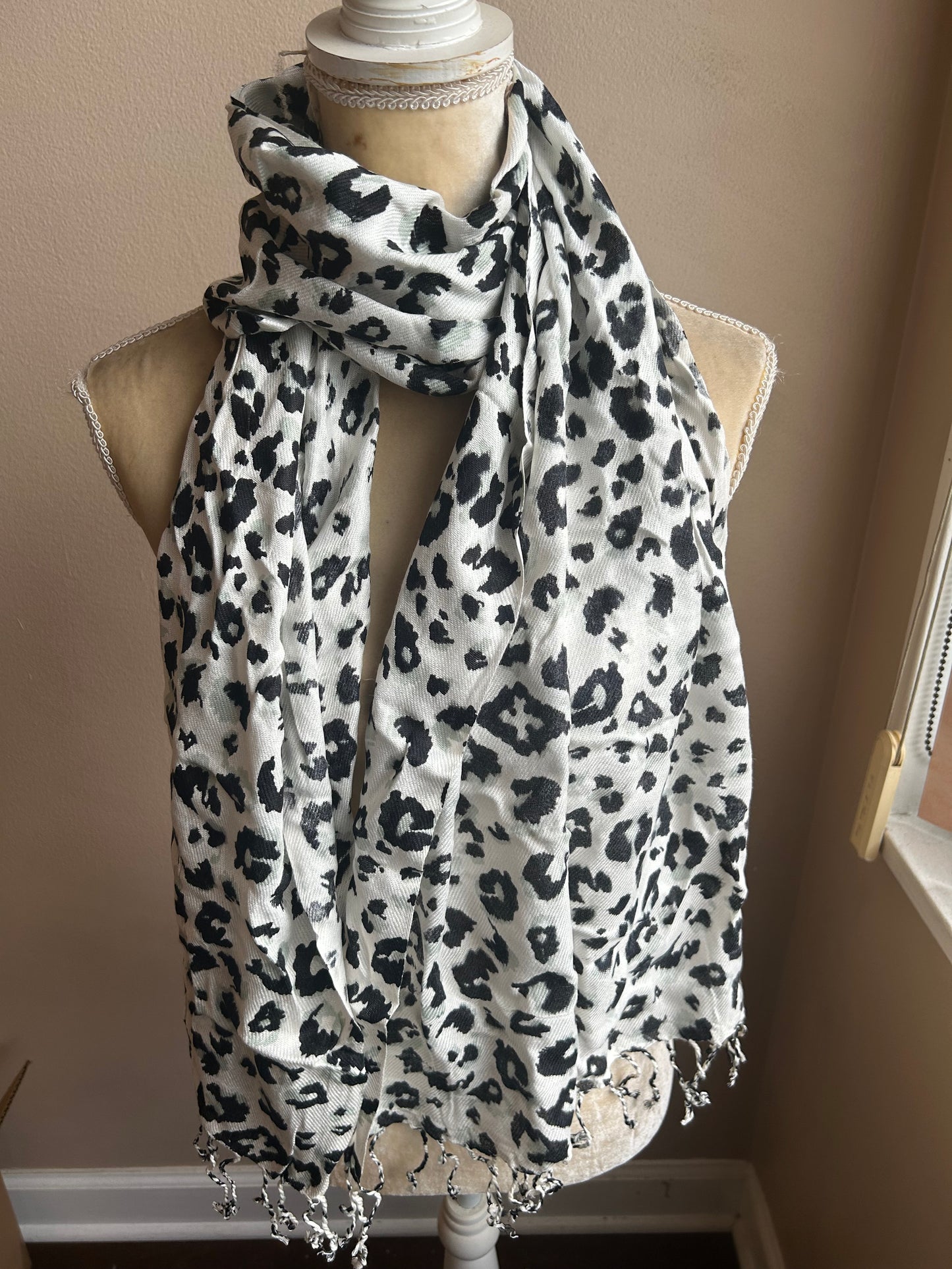 New Womens Animal Print Scarf Shawl Fringed 5002-3102