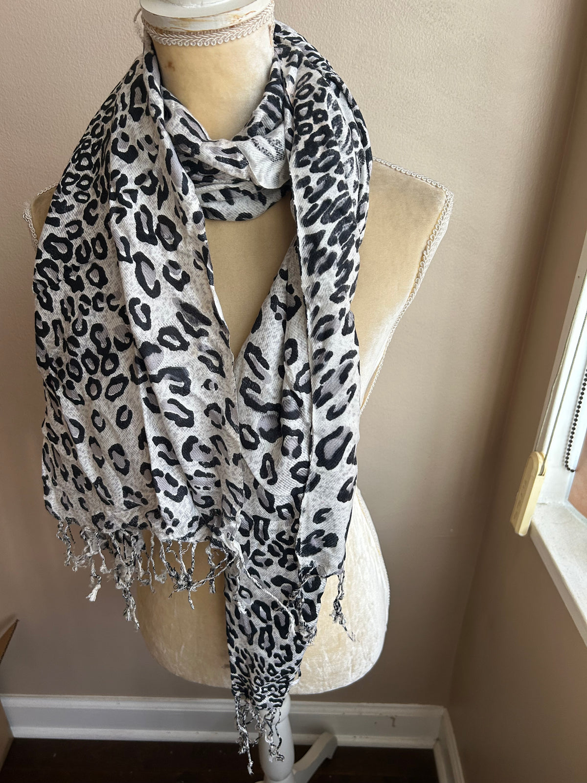 New Womens Animal Print Scarf Shawl Fringed 5002-3102