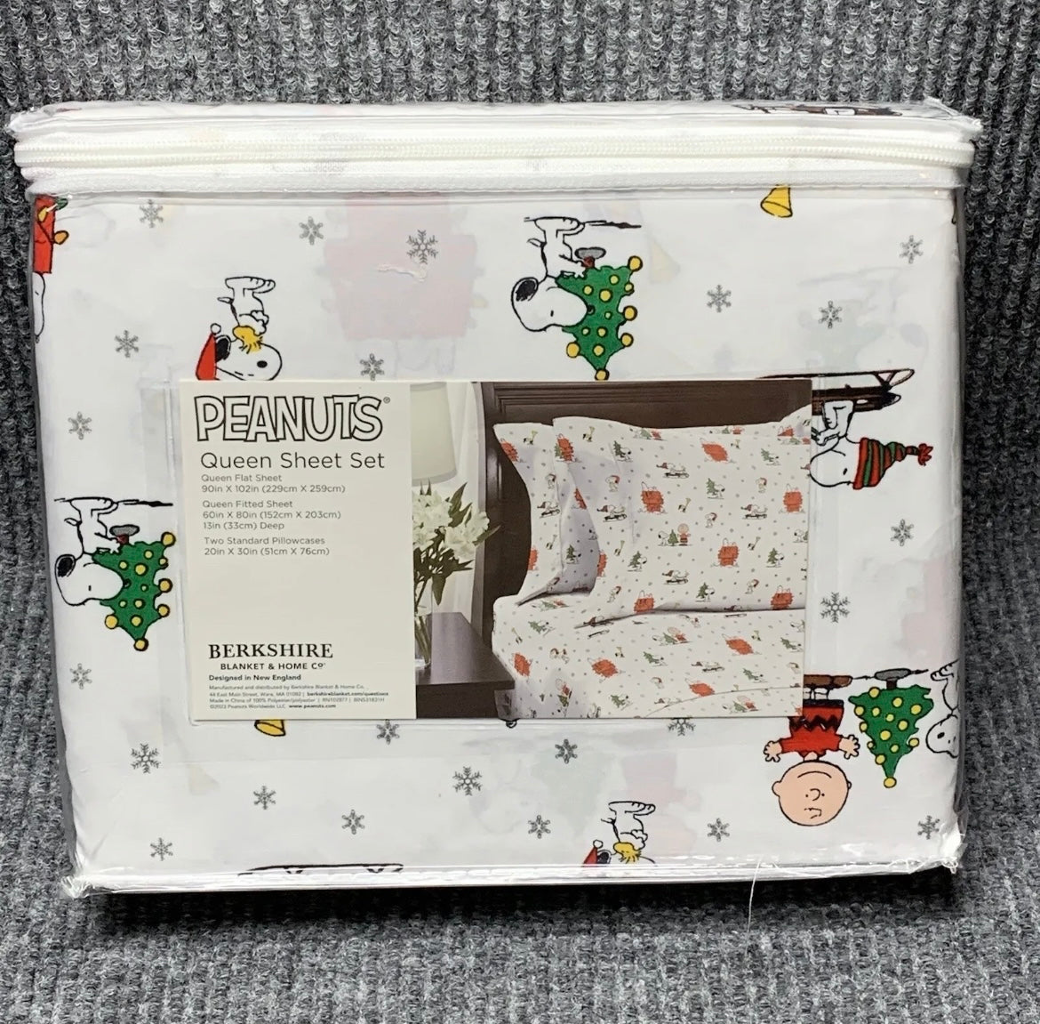 NEW PEANUTS SNOOPY CHRISTMAS 4 PC. QUEEN SHEET SET W/ TWO STANDARD PILLOWCASES