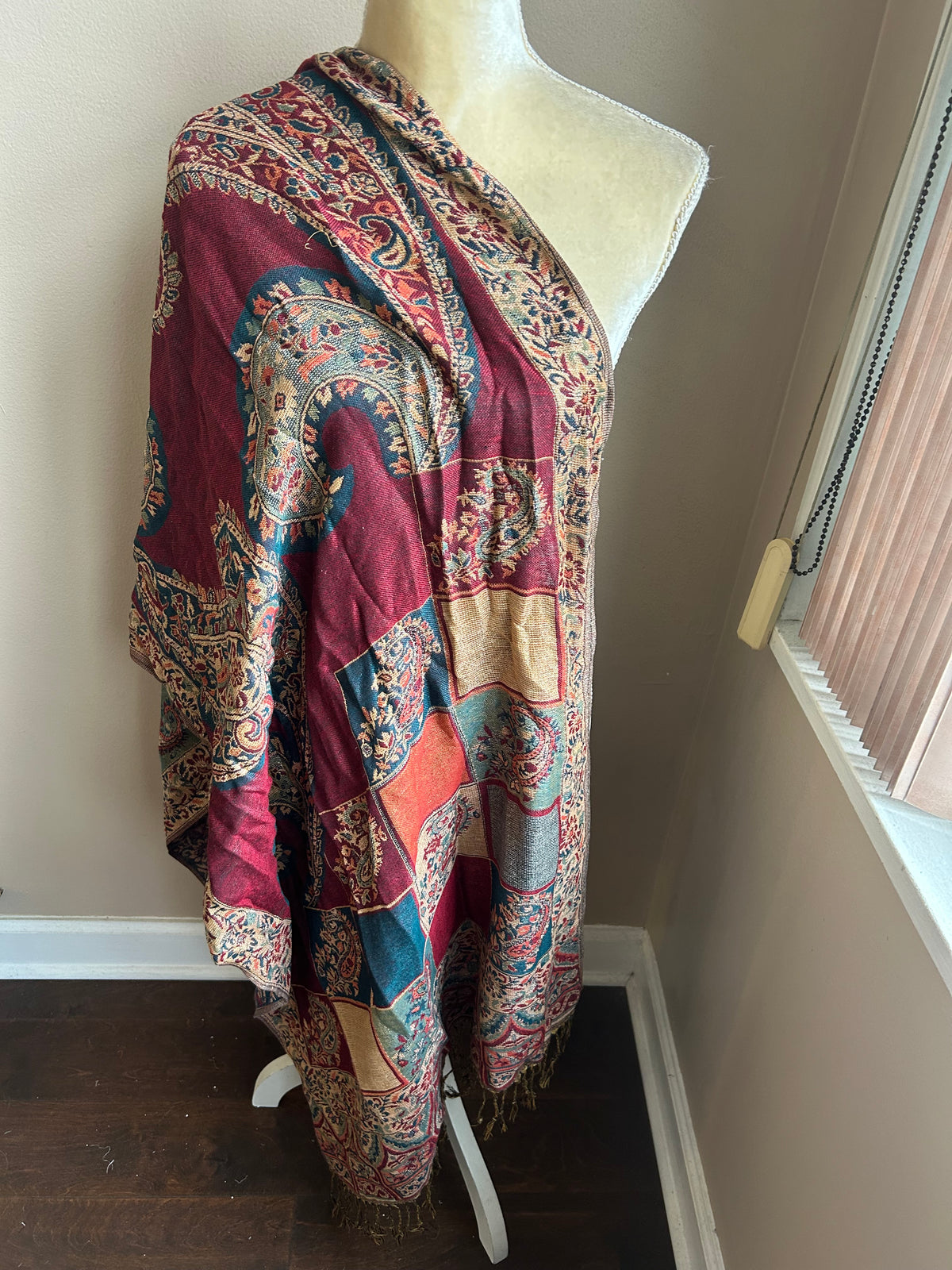 Avenue Women’s Shawl Wrap Scarf Paisely Print New Floral Fringed 5002