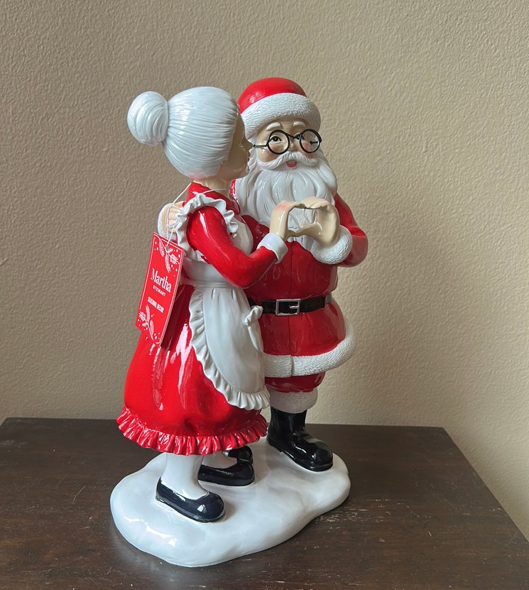 Martha Stewart Mr & Mrs Santa Claus With A Heart Pose Tabletop New Figurine 12”