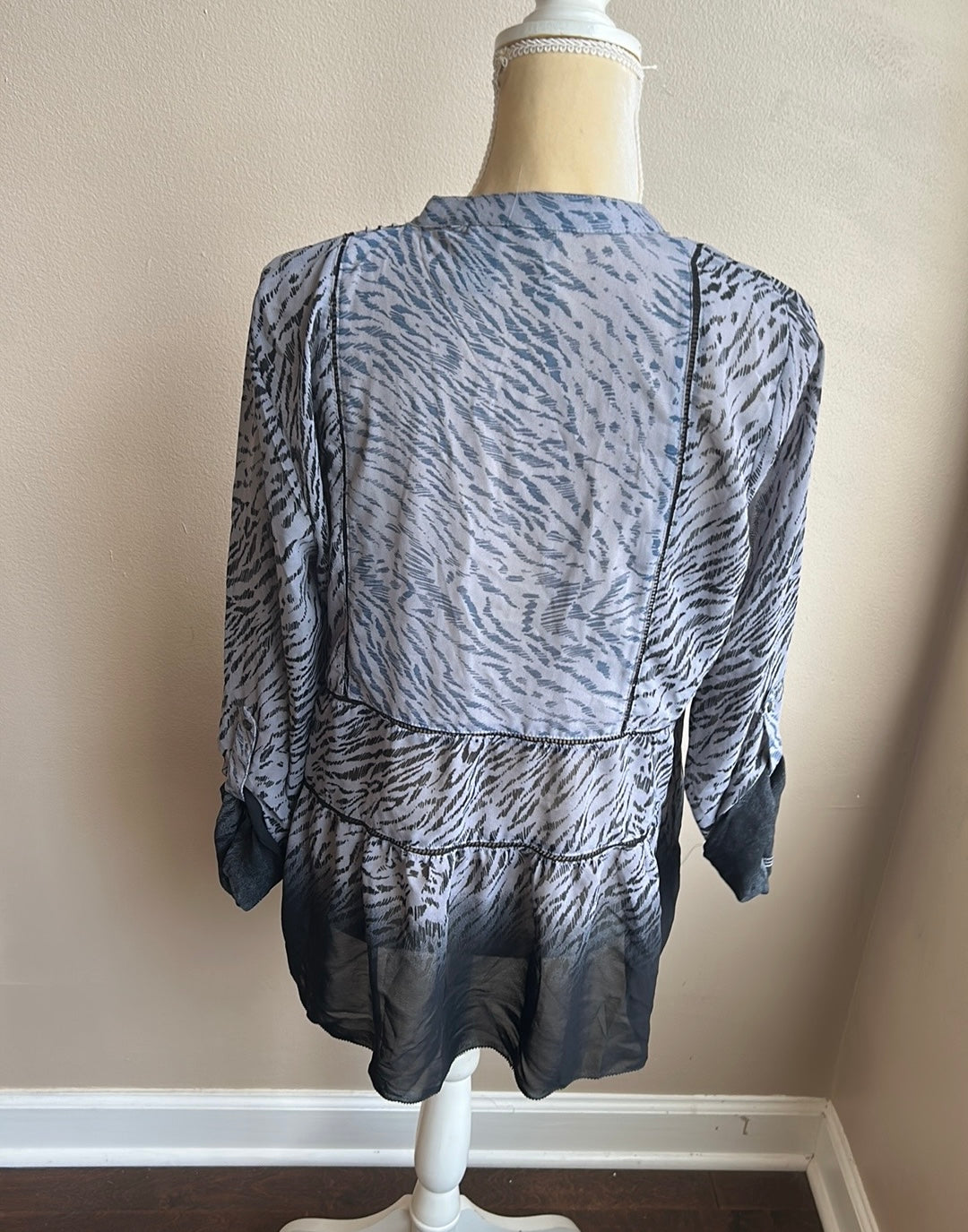 Bke Boutique Womens Blouse Top New Animal Print Pinktucks Gray Black ST2225