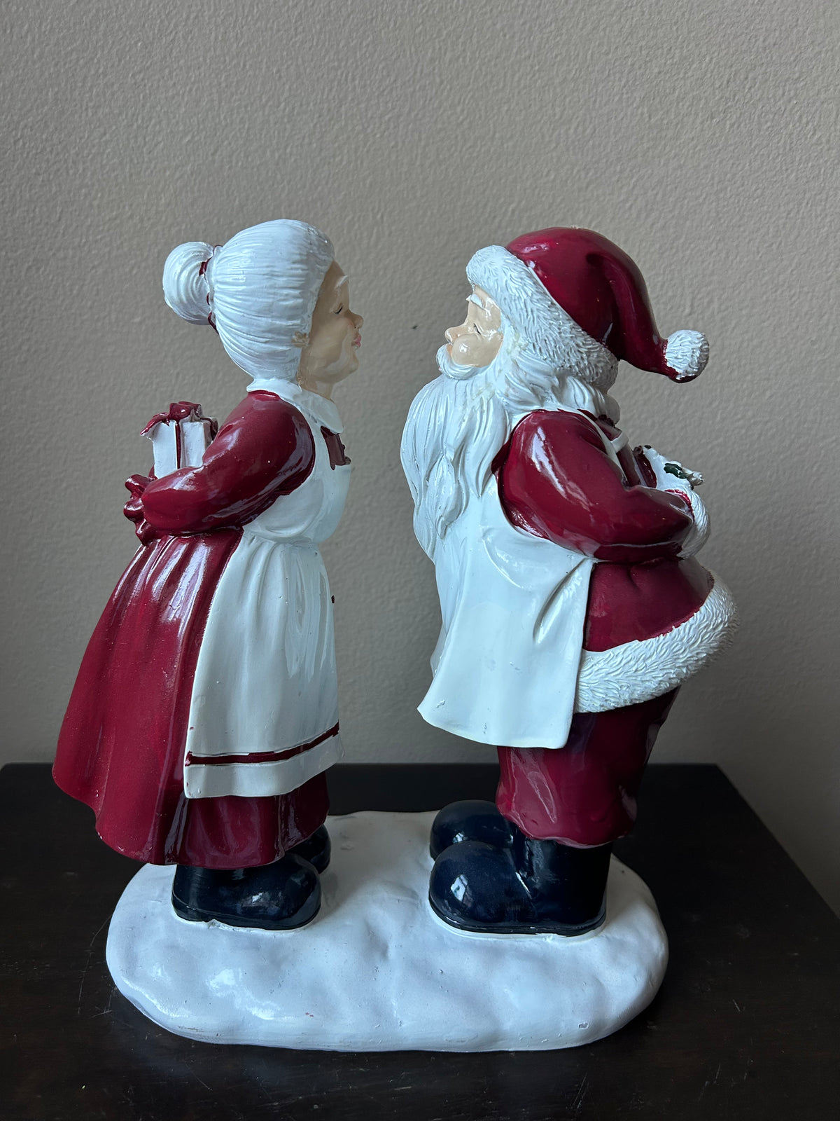 Cute Mr & Mrs Santa Claus Getting Ready To Kiss Tabletop New Figurine 11”