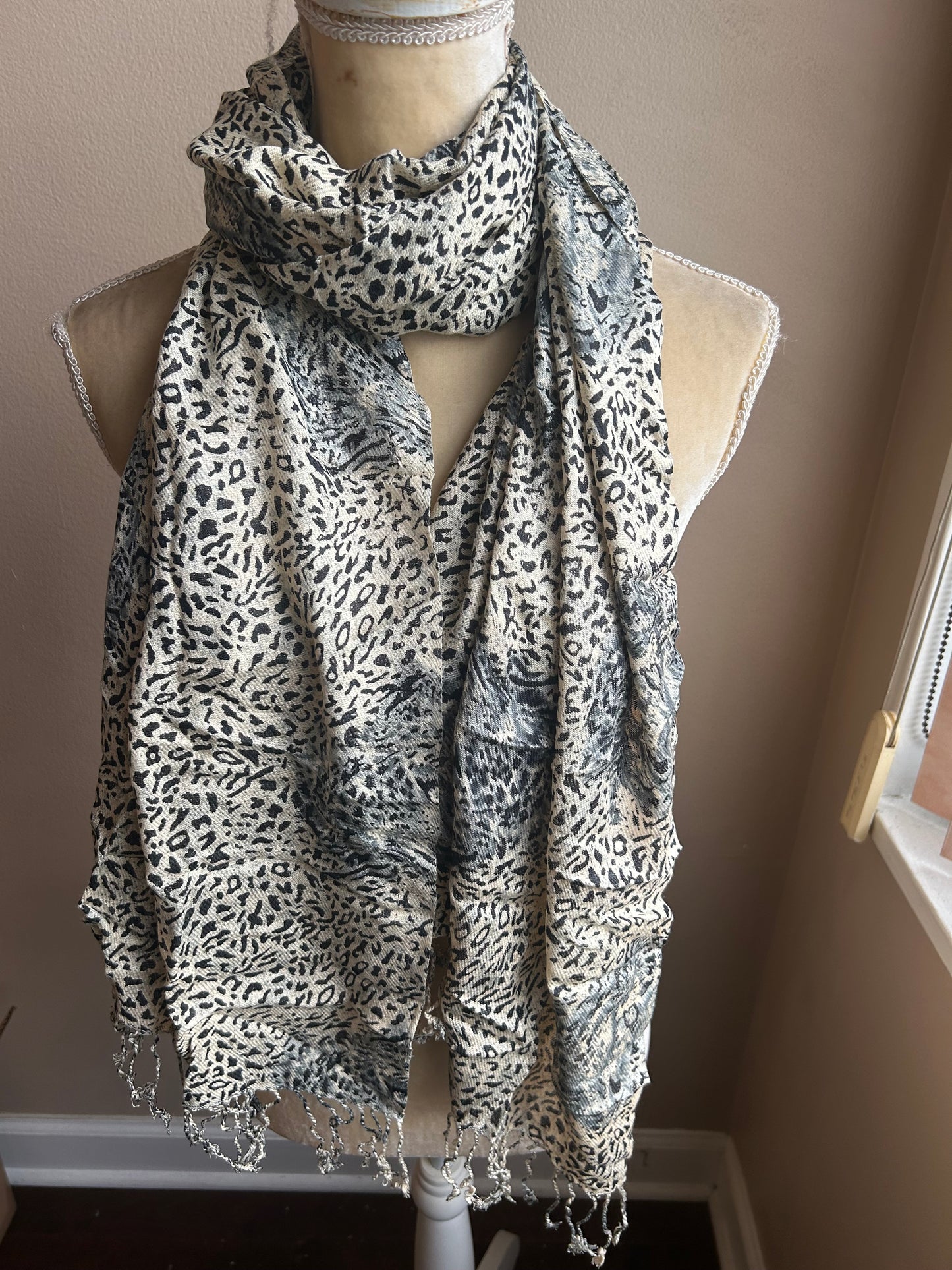 New Womens Animal Print Scarf Shawl Fringed 5002-3102