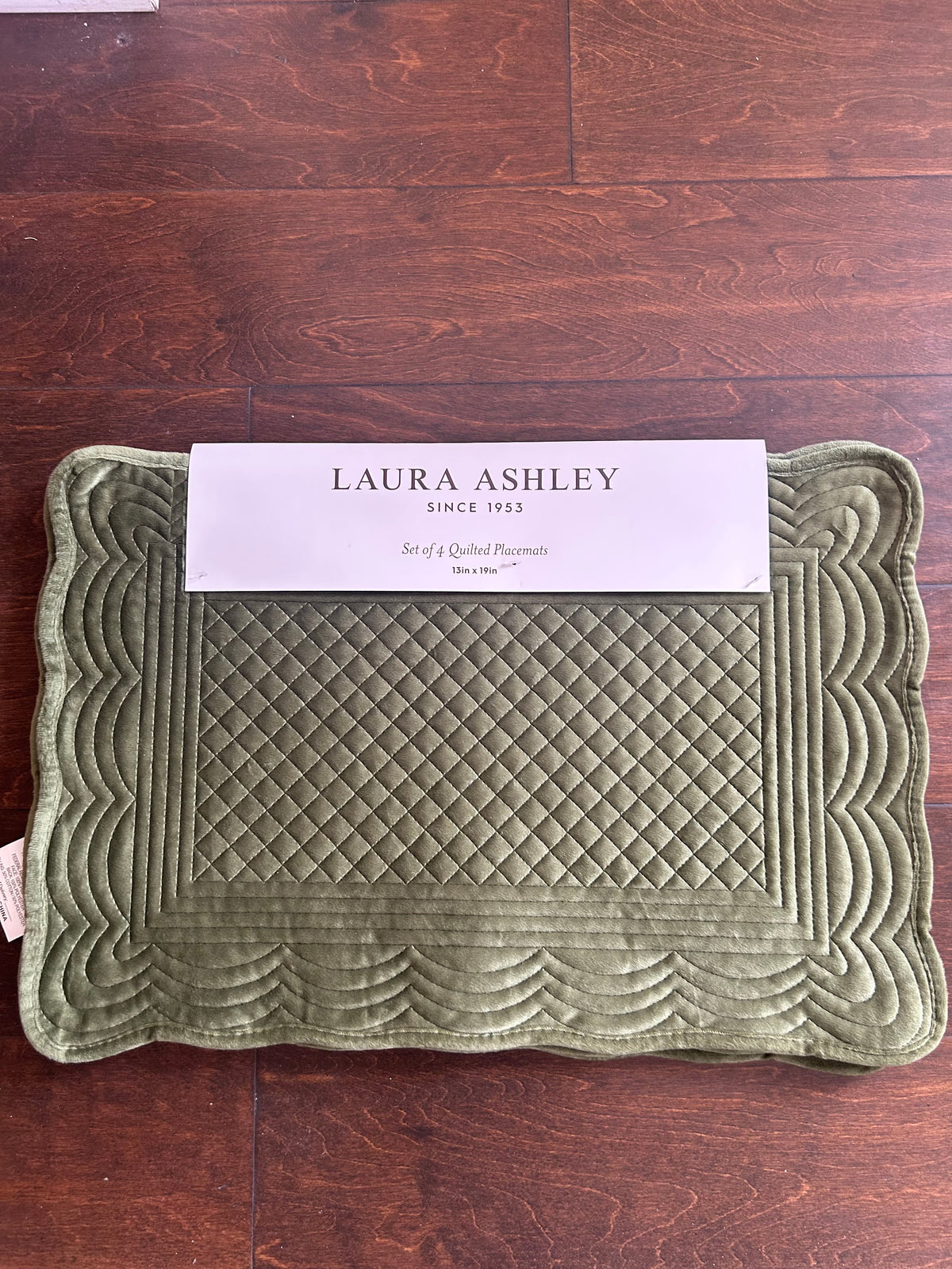 Laura Ashley Set Of 4 Quilted Velvet Placemats New Scalloped Olive Green Fall