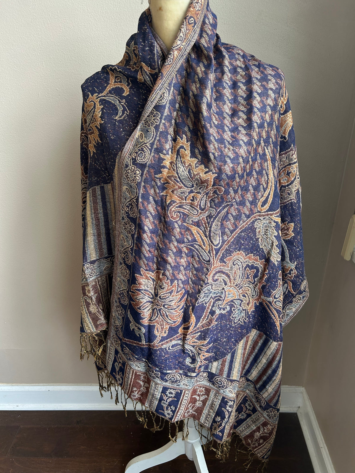 Avenue Women’s Shawl Wrap Scarf Paisely Print Lurex New Floral Fringed 5002