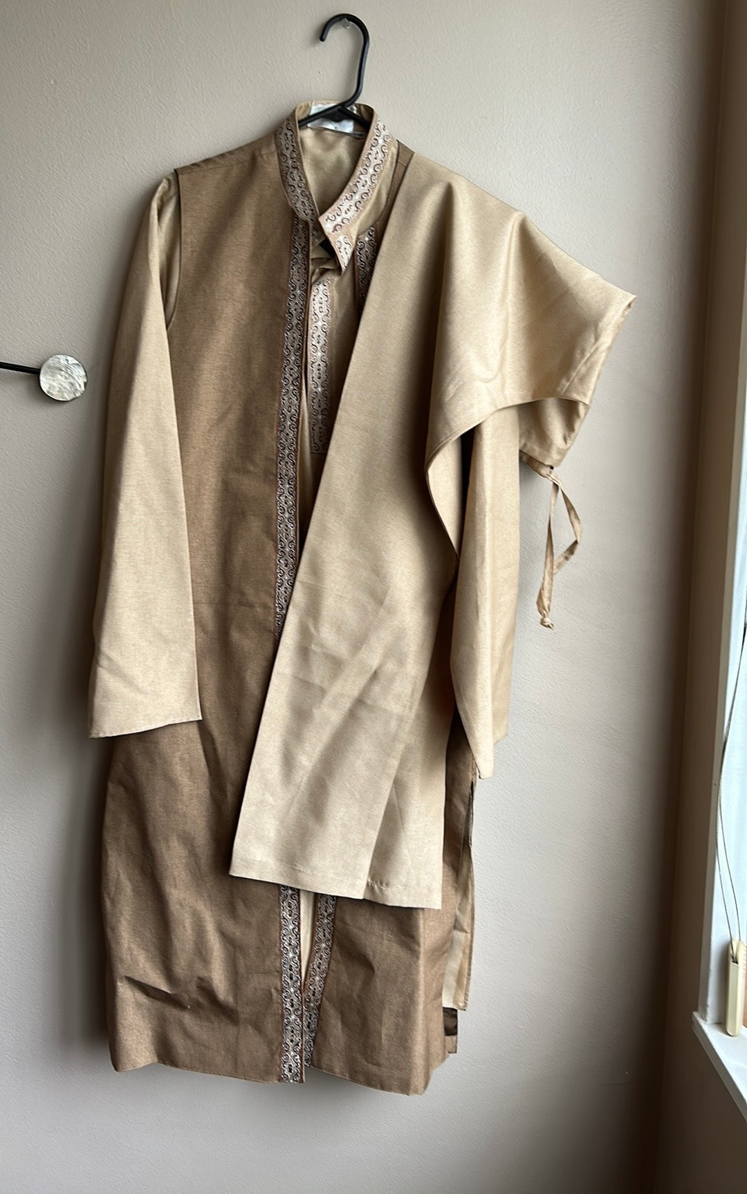 New Men’s Indian 3 Pc Wedding Outfit Kurta Pajama Jacket Embroidered Beige Sz 42
