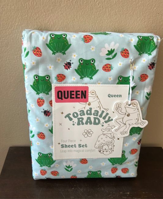Toadally Rad Queen Sheet Set Toads Frogs Strawberries New Ladybug