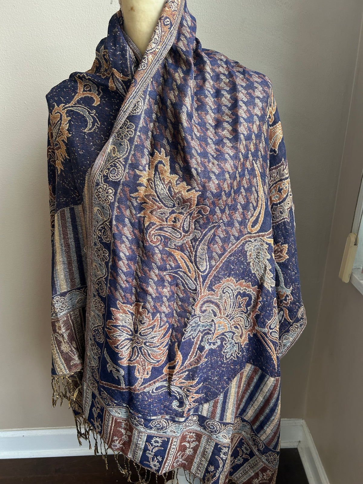 Avenue Women’s Shawl Wrap Scarf Paisely Print Lurex New Floral Fringed 5002