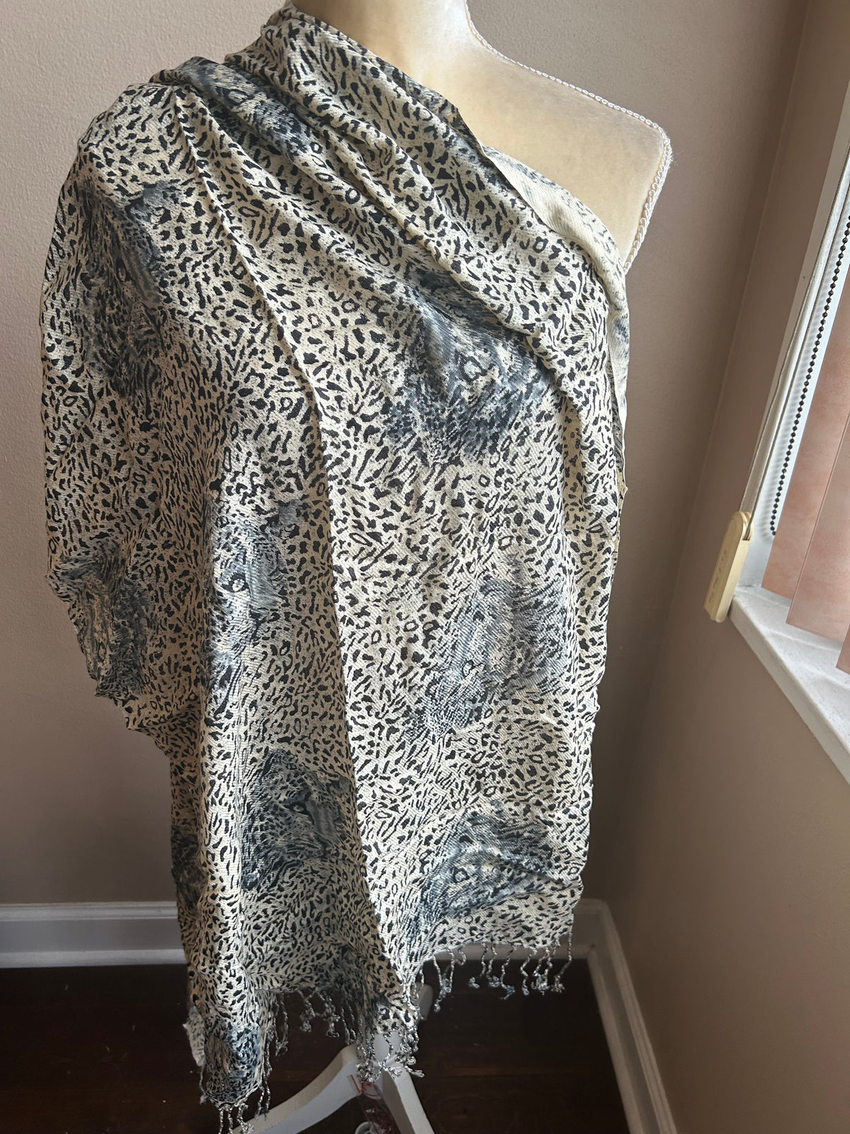 New Womens Animal Print Scarf Shawl Fringed 5002-3102