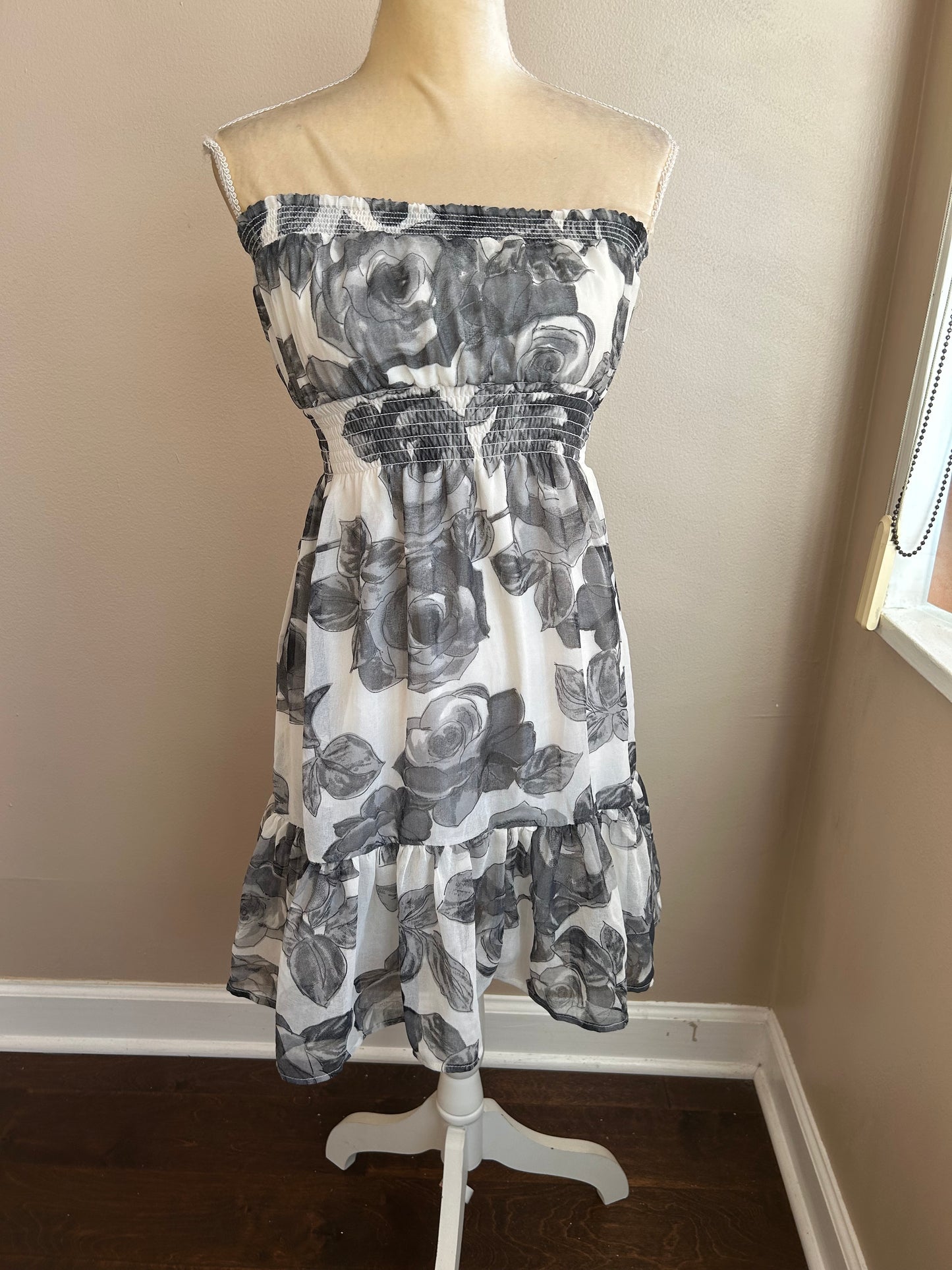 New womens mini dress Pink floral print smocked strapless sz M 4124