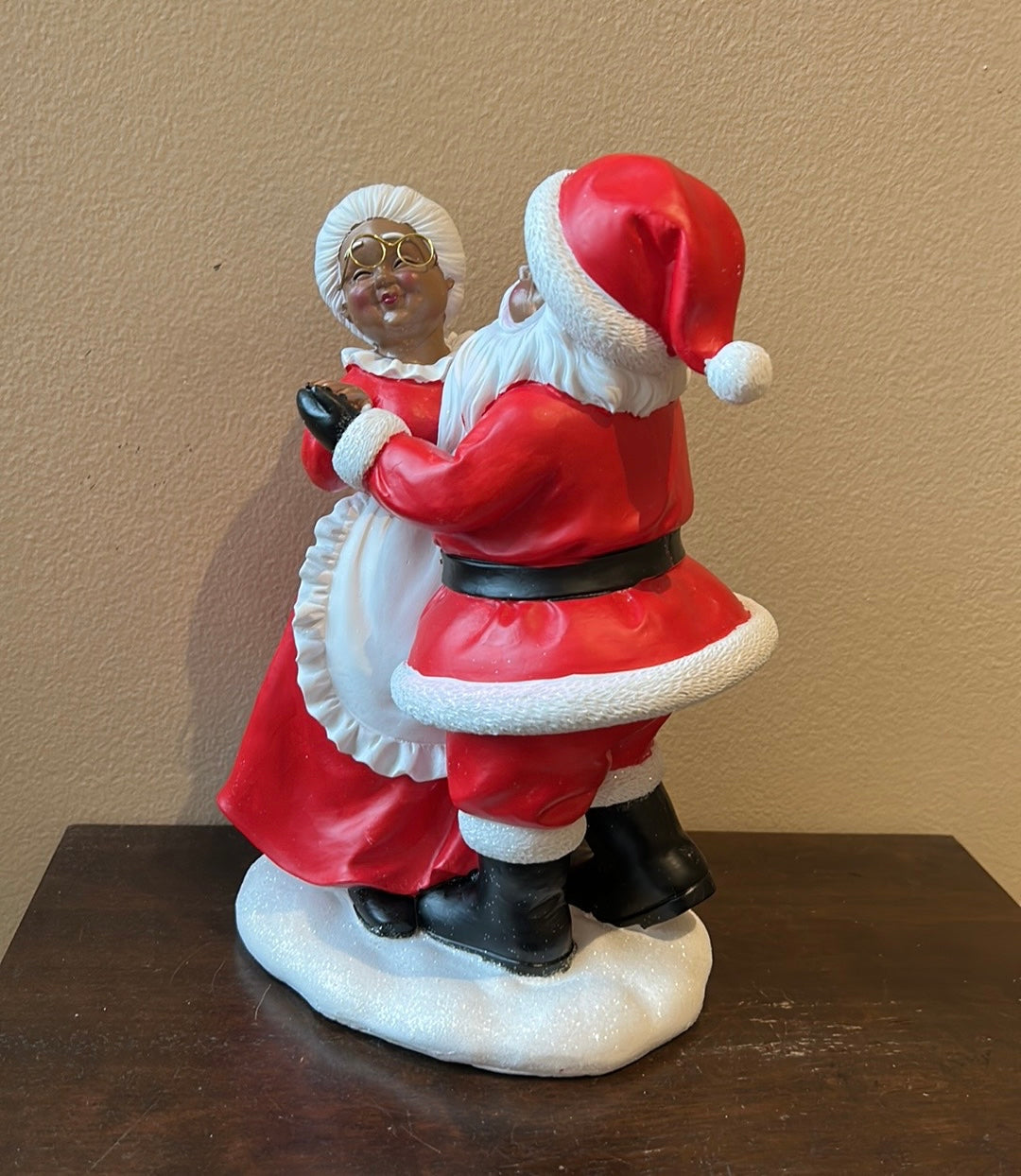 Cute Mr & Mrs Santa Claus Dancing Pose African American Tabletop New Figurine